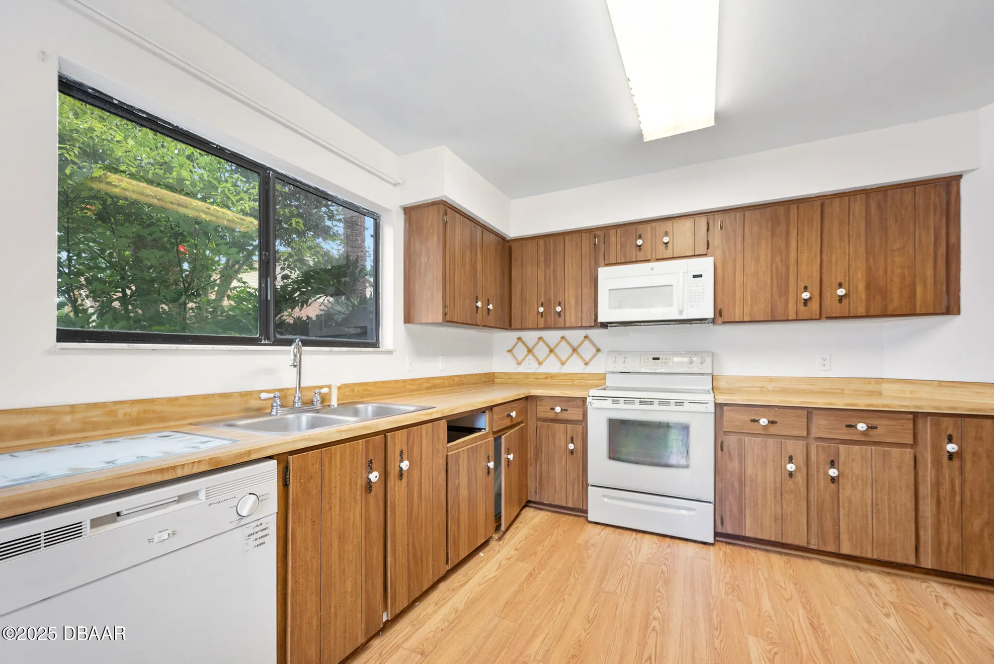 Property Slideshow image 26 of 40 | 517 brown pelican dr, Daytona Beach, FL, 32119