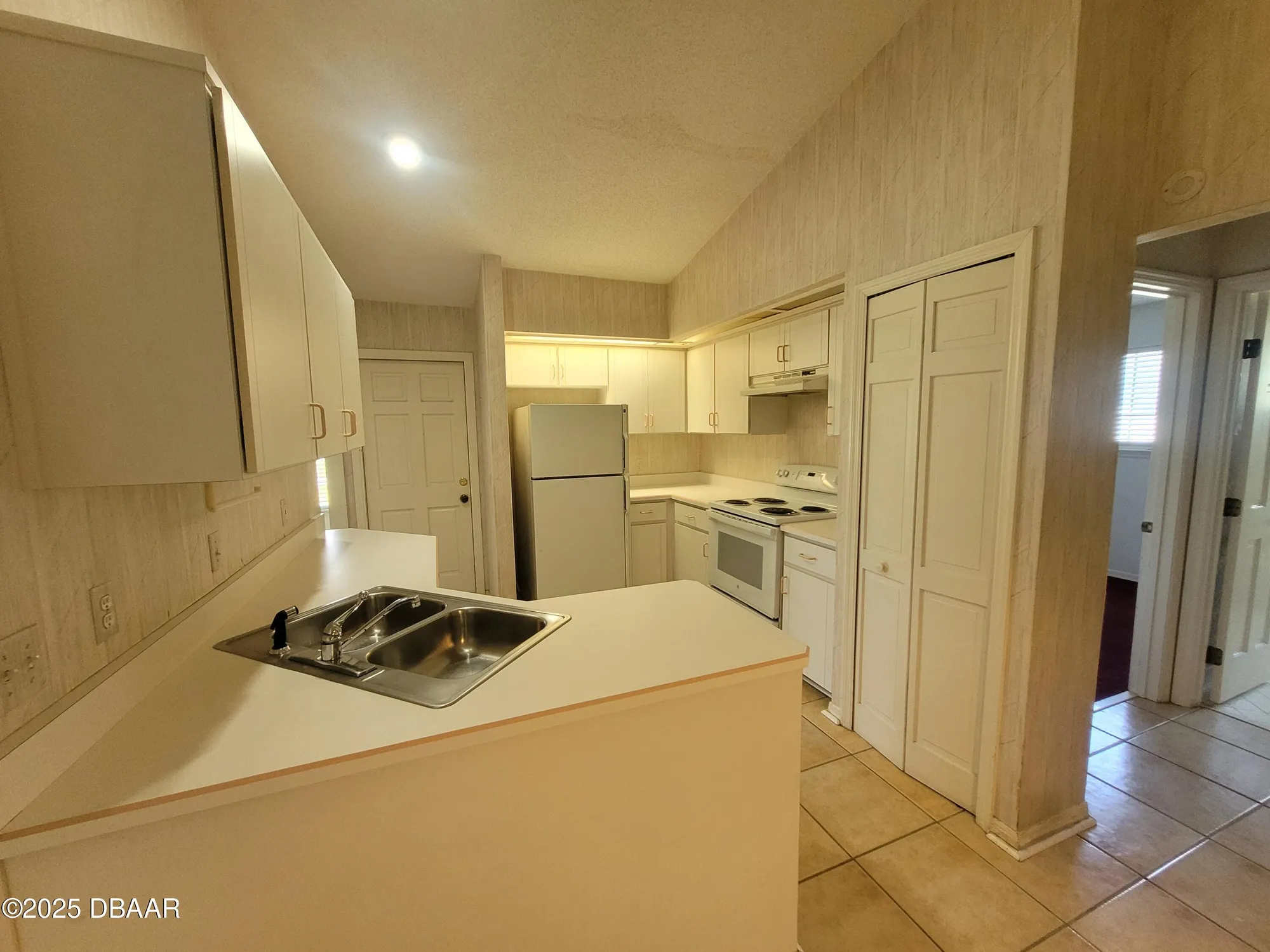 Property Slideshow image 16 of 44 | 108 marsh wren ct, Daytona Beach, FL, 32119