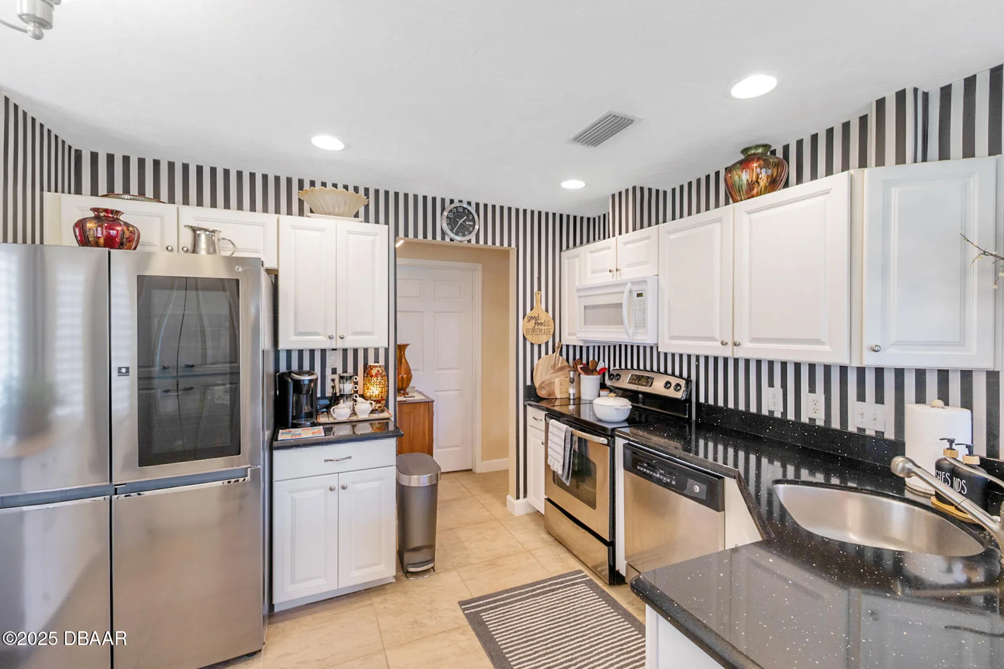 Property Slideshow image 15 of 35 | 150 blue heron dr b, Daytona Beach, FL, 32119