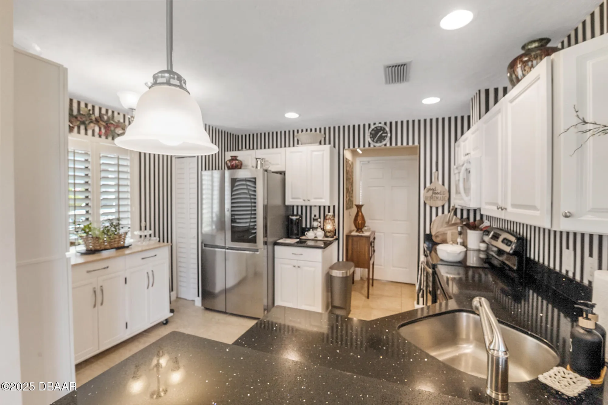 Property Slideshow image 16 of 35 | 150 blue heron dr b, Daytona Beach, FL, 32119