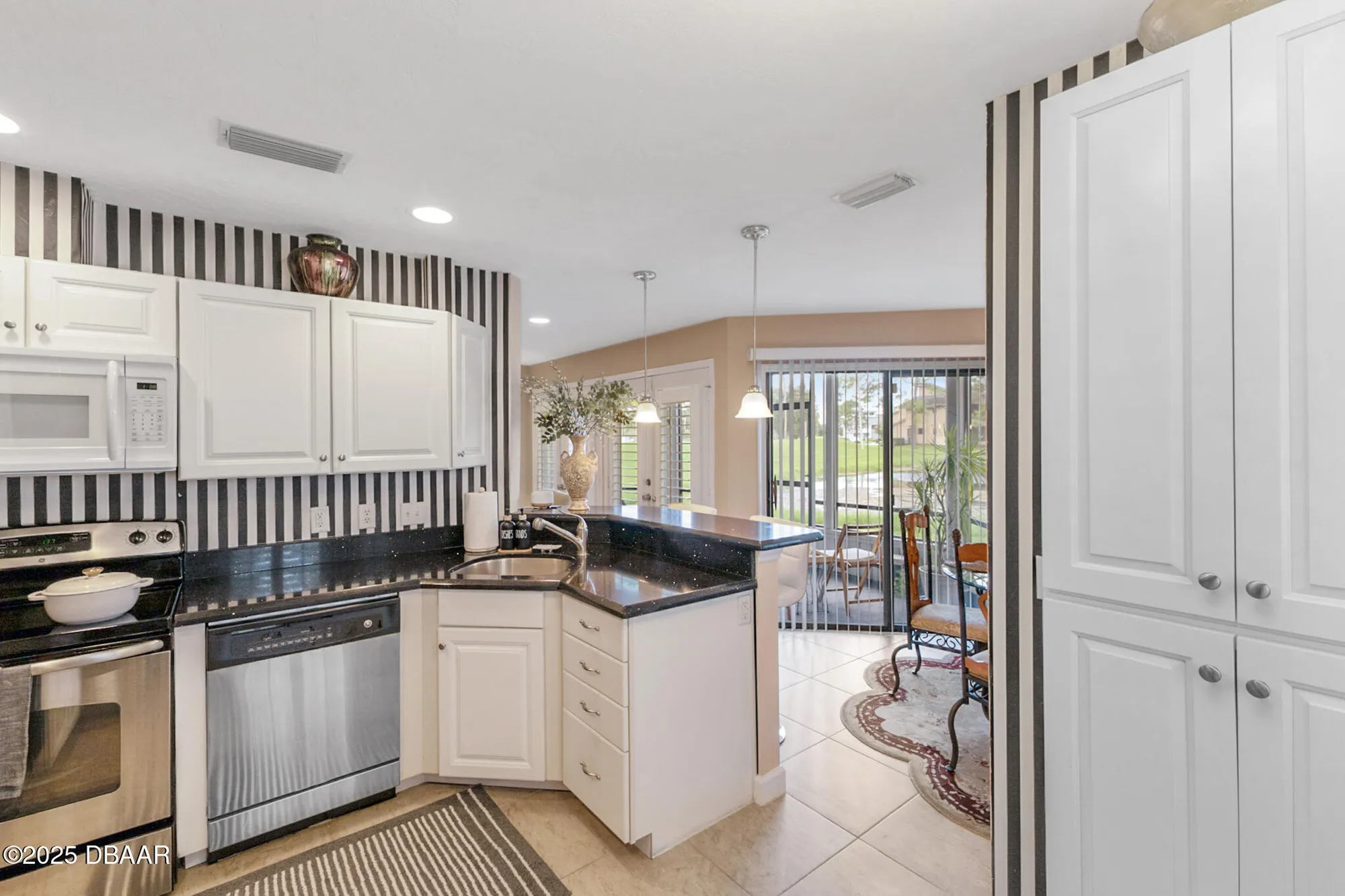 Property Slideshow image 18 of 35 | 150 blue heron dr b, Daytona Beach, FL, 32119