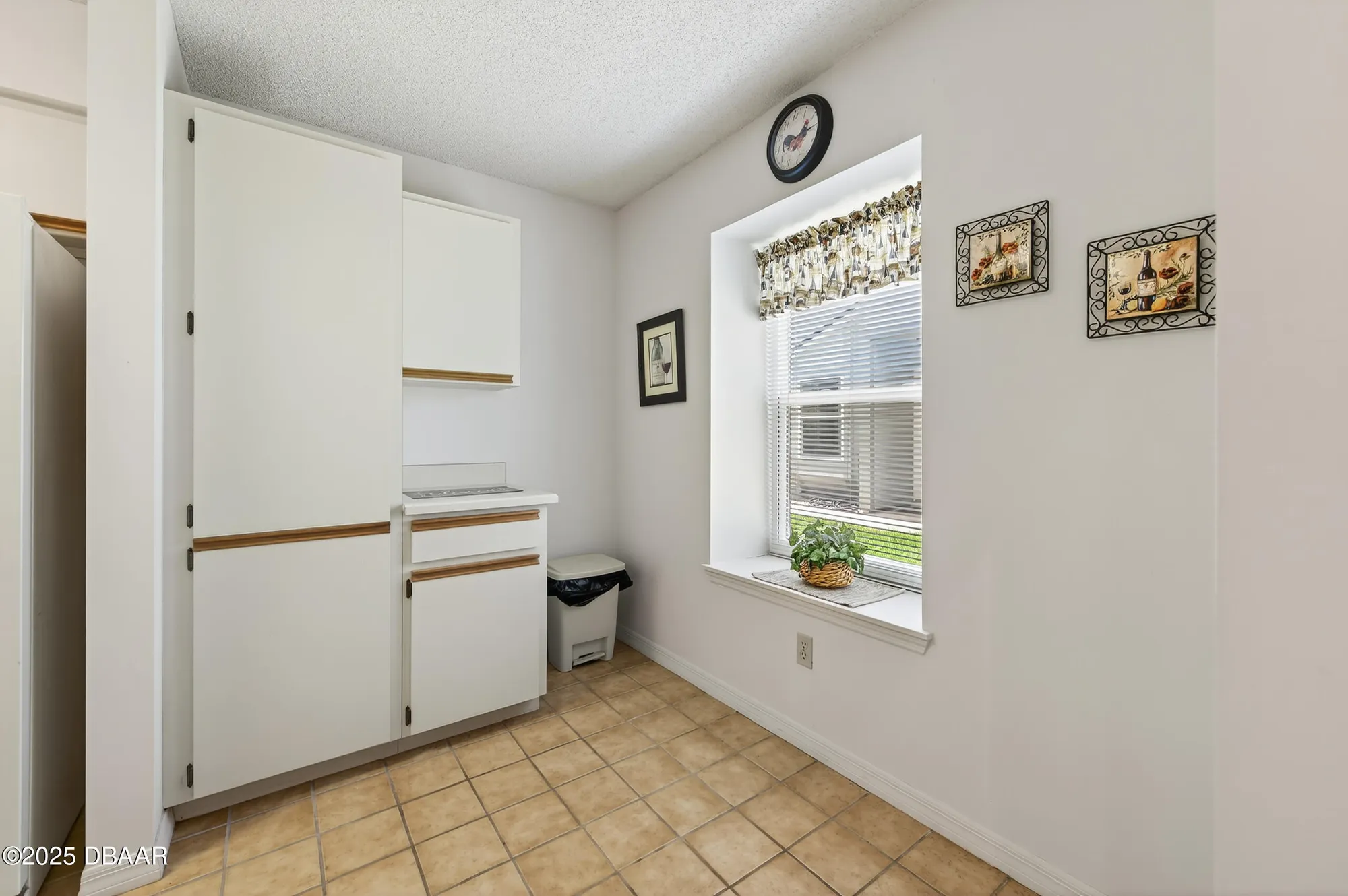 Property Slideshow image 11 of 28 | 320 bob white ct 3200, Daytona Beach, FL, 32119