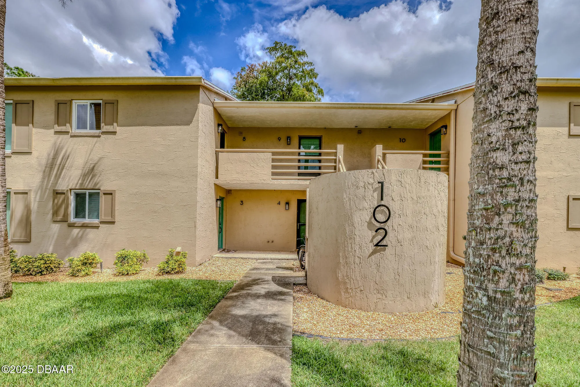 Property Slideshow image 1 of 24 | 102 bob white ct apt 9, Daytona Beach, FL, 32119