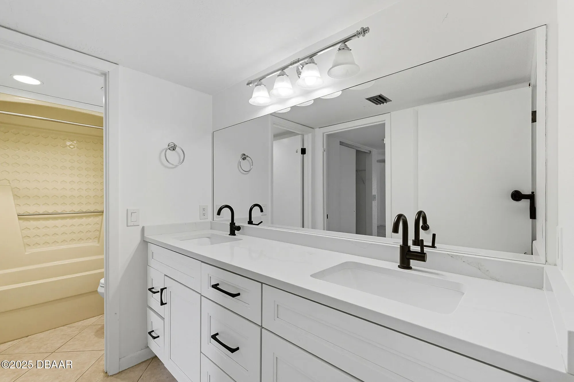 Property Slideshow image 15 of 24 | 102 bob white ct apt 9, Daytona Beach, FL, 32119