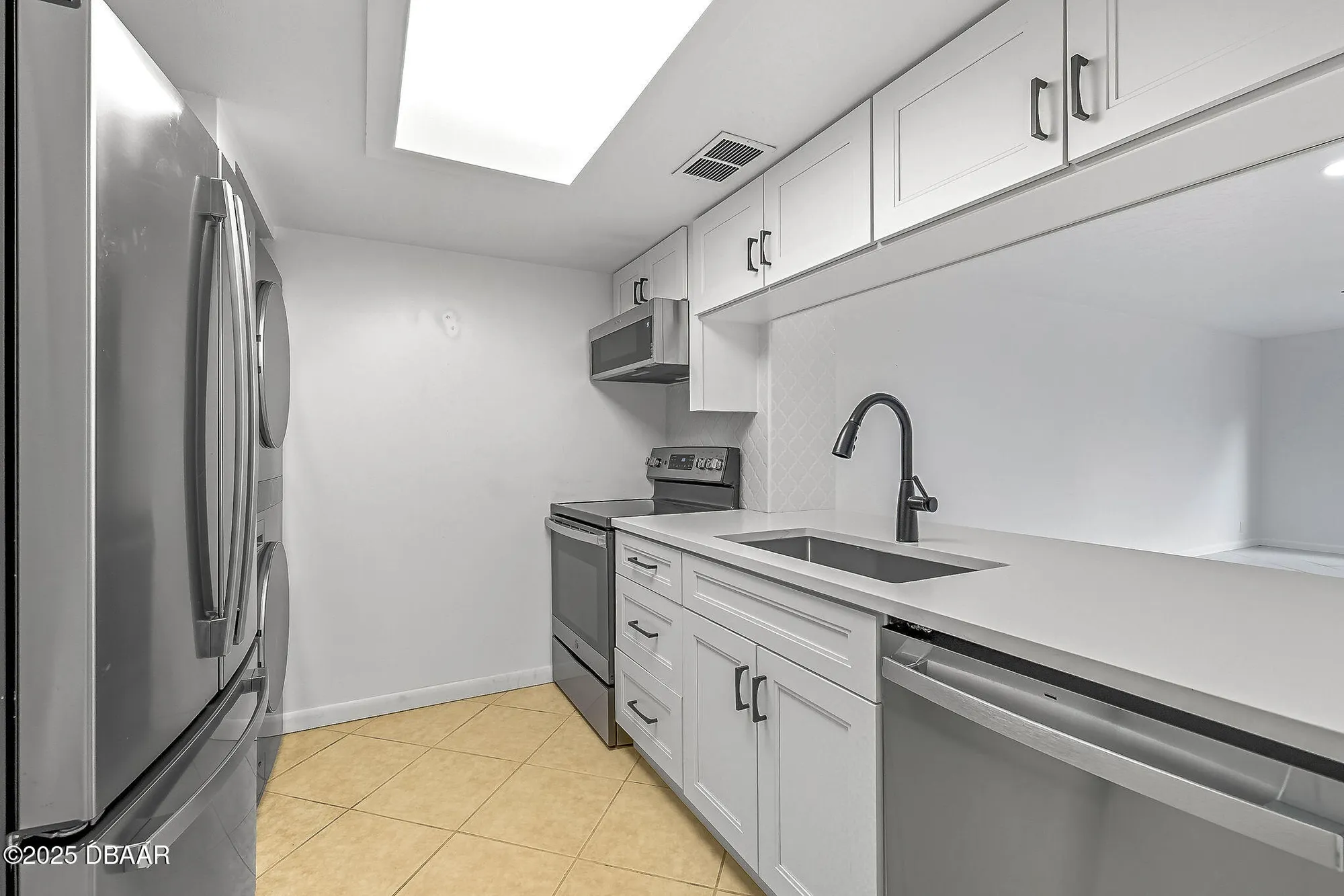 Property Slideshow image 18 of 24 | 102 bob white ct apt 9, Daytona Beach, FL, 32119