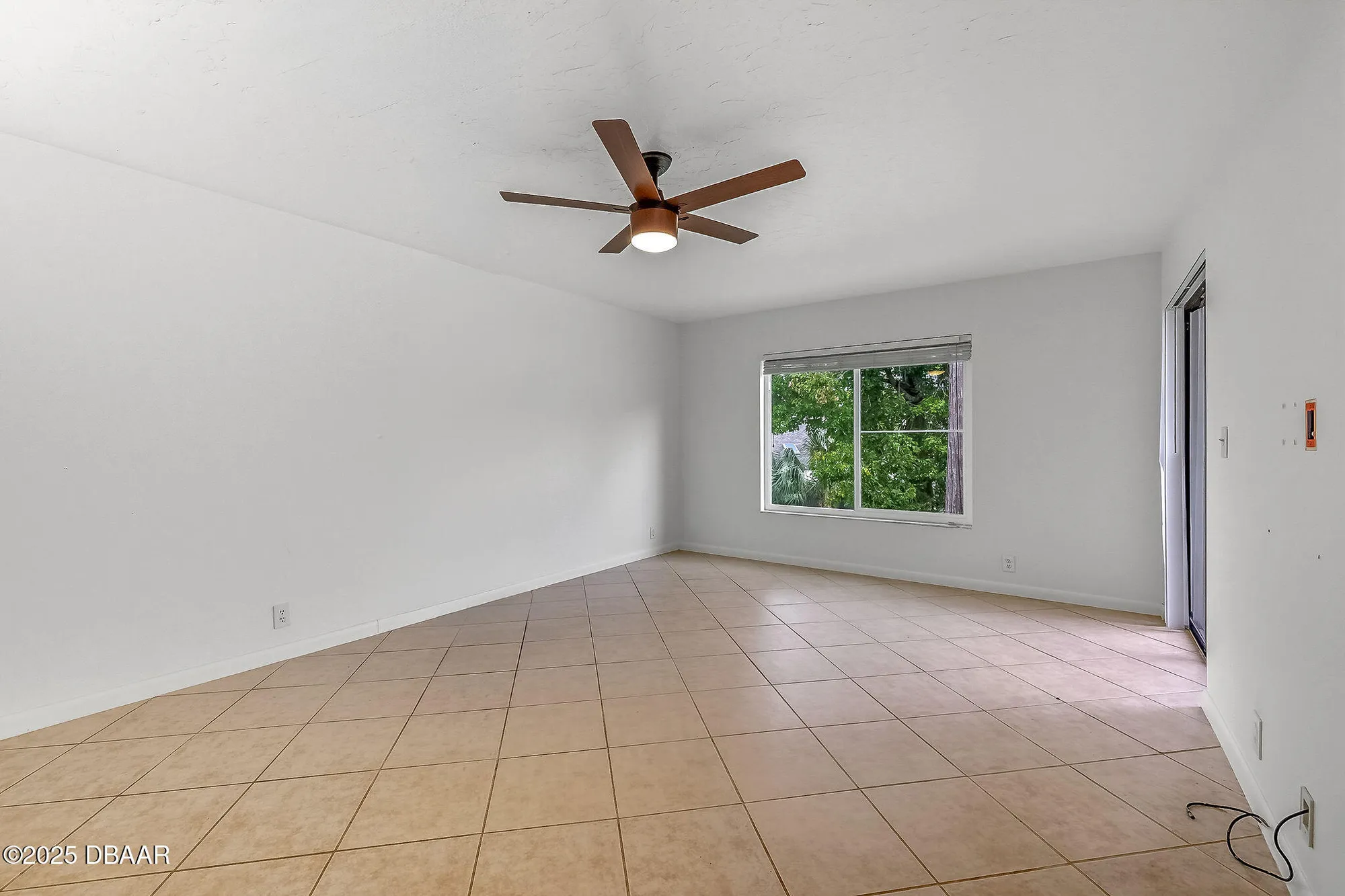 Property Slideshow image 5 of 24 | 102 bob white ct apt 9, Daytona Beach, FL, 32119