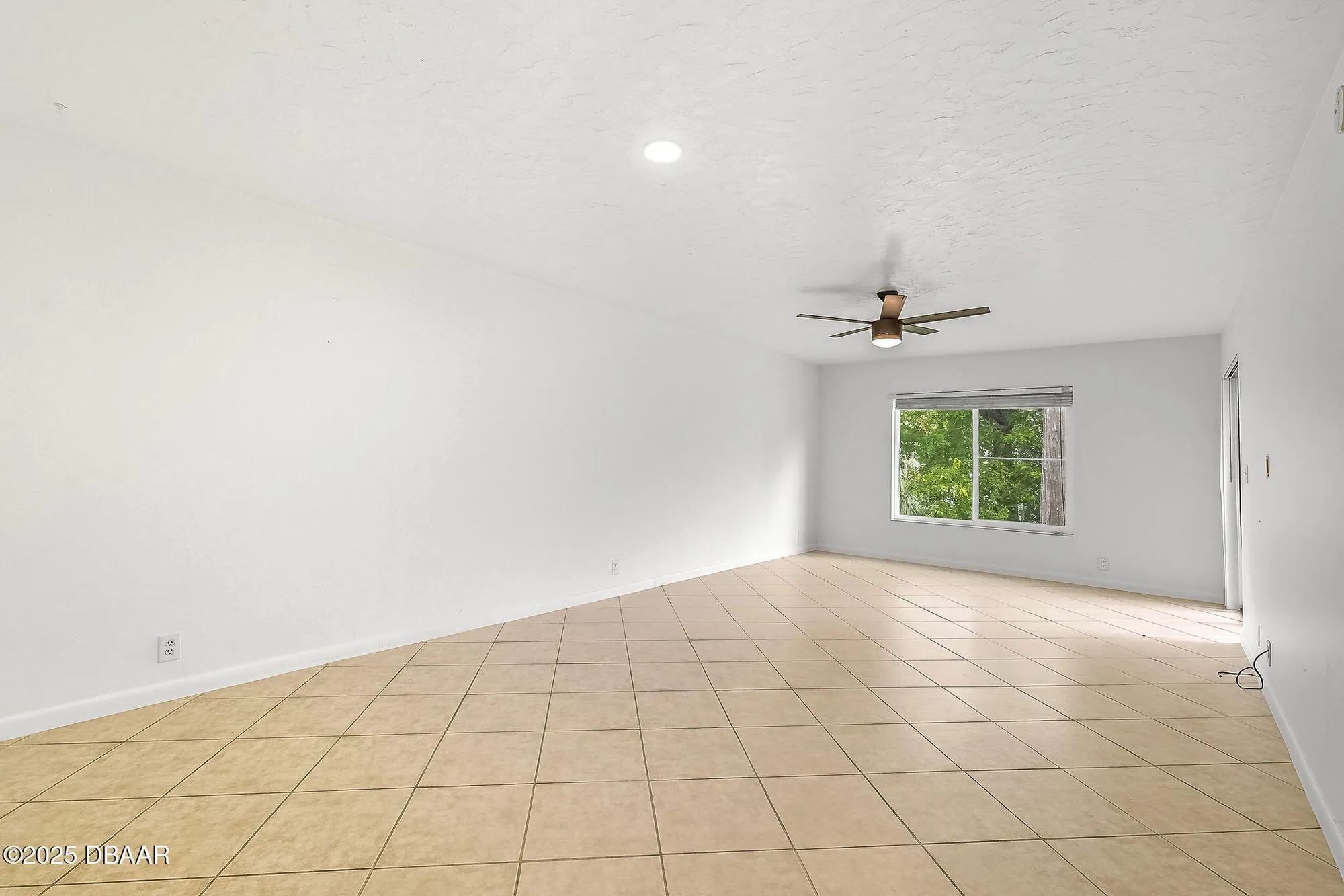 Property Slideshow image 6 of 24 | 102 bob white ct apt 9, Daytona Beach, FL, 32119