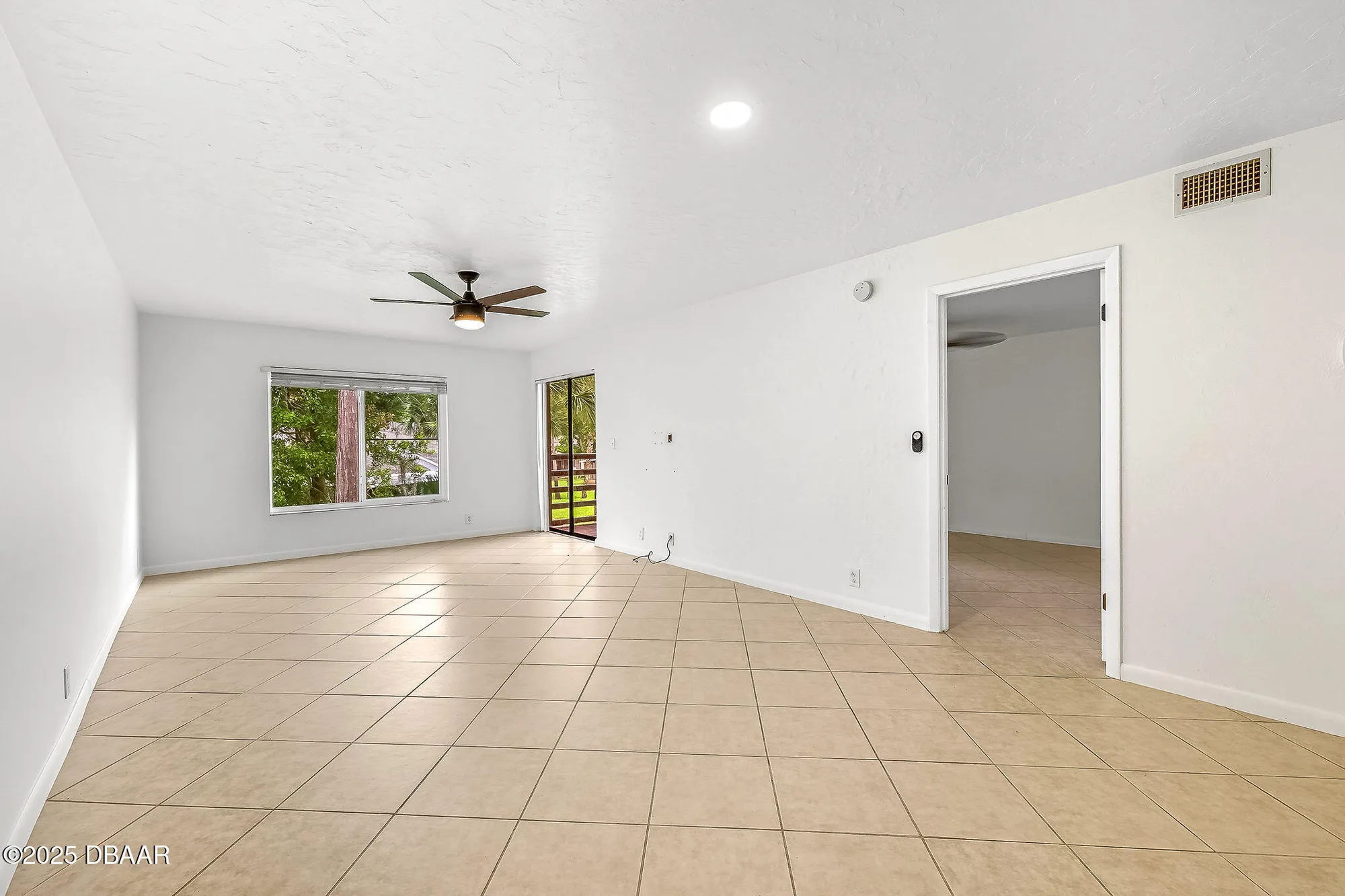 Property Slideshow image 7 of 24 | 102 bob white ct apt 9, Daytona Beach, FL, 32119
