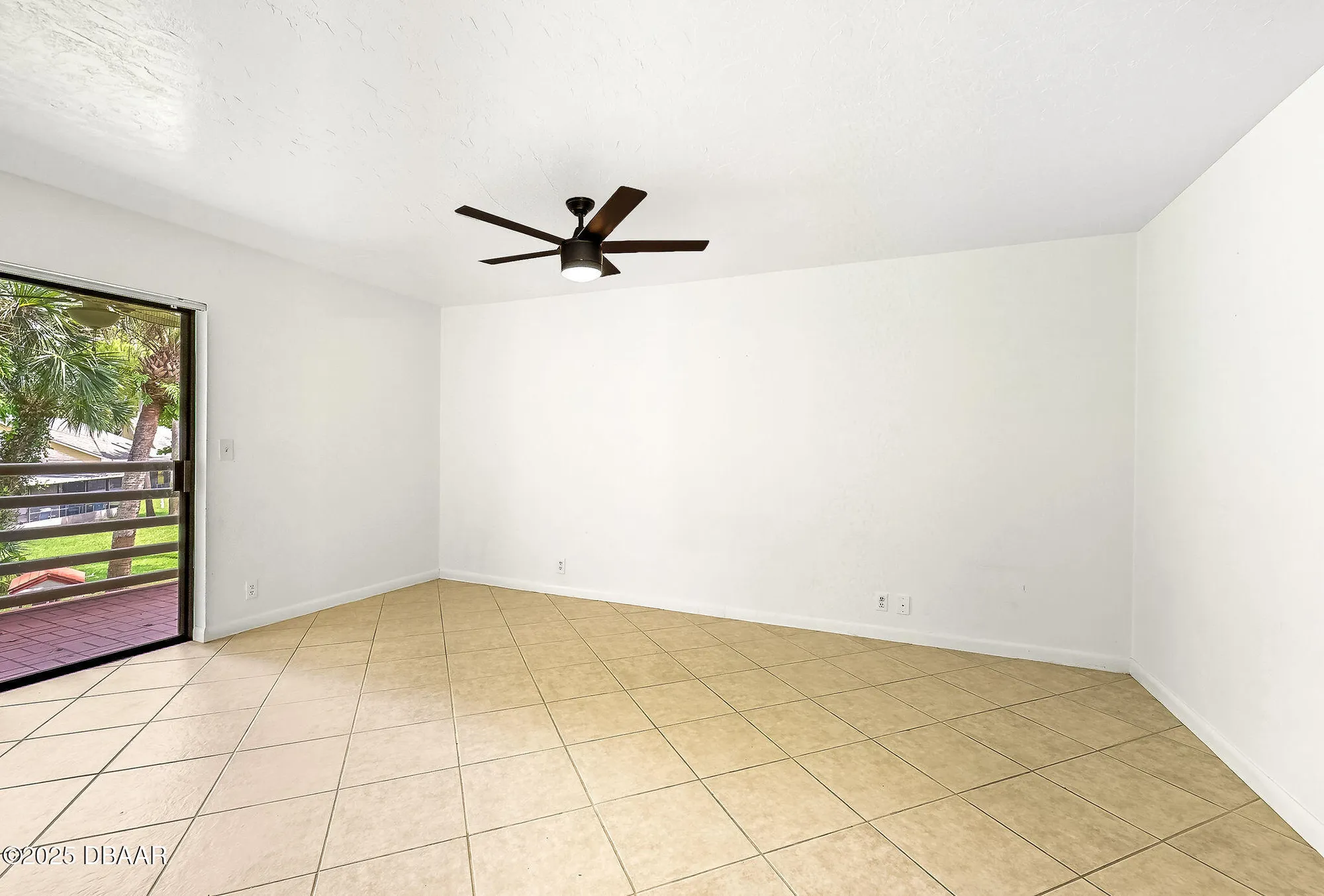 Property Slideshow image 11 of 24 | 102 bob white ct apt 9, Daytona Beach, FL, 32119