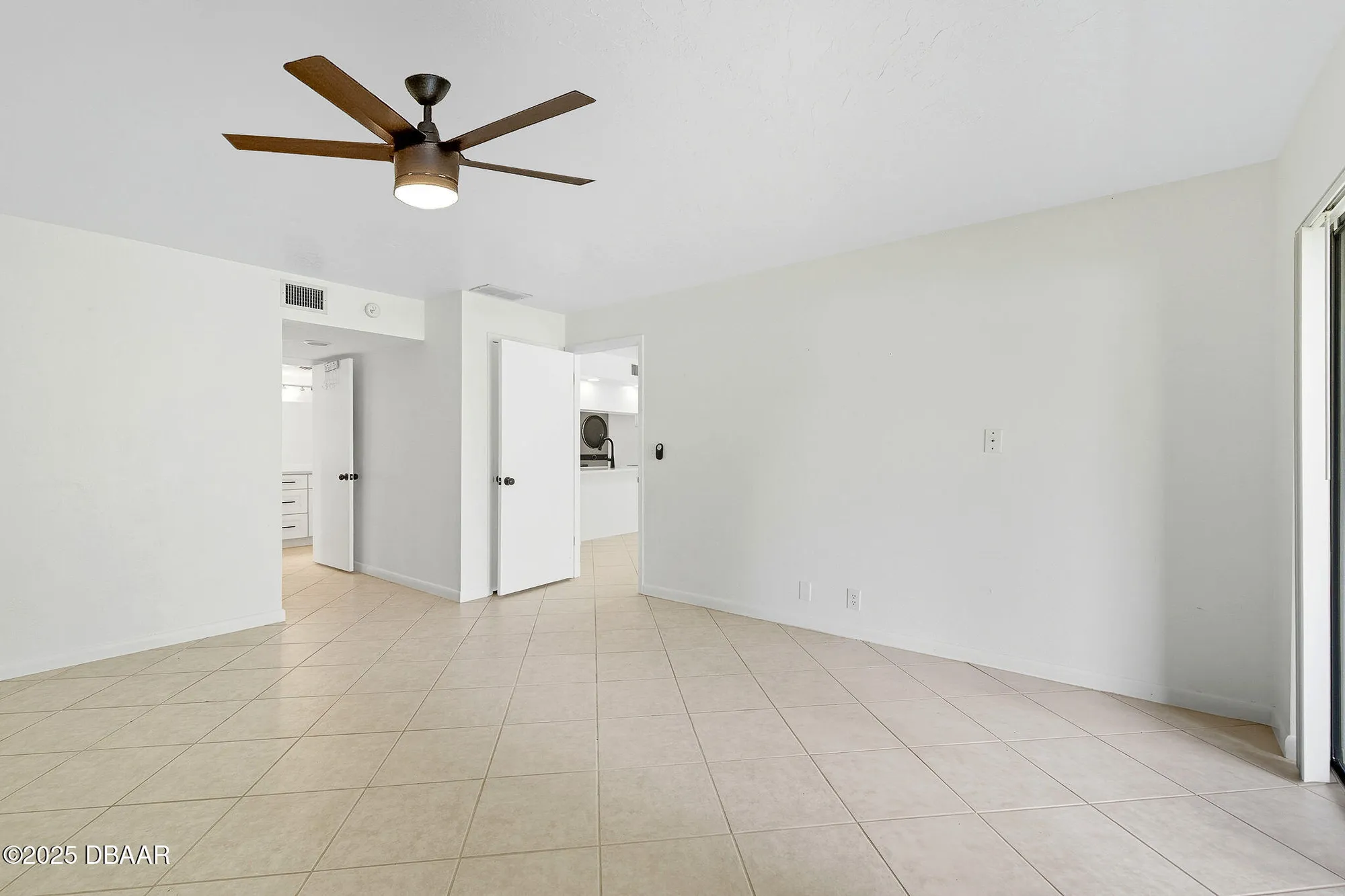Property Slideshow image 13 of 24 | 102 bob white ct apt 9, Daytona Beach, FL, 32119