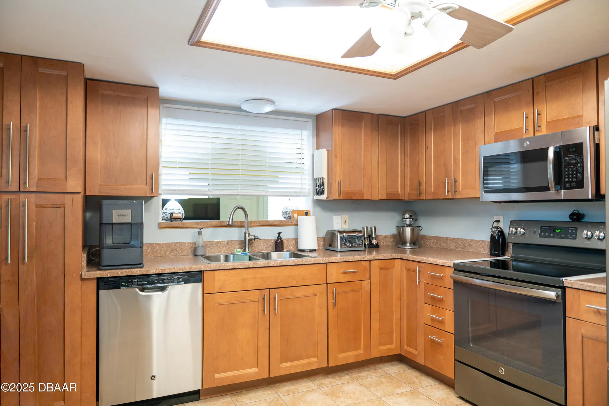 Property Slideshow image 10 of 41 | 5 skimmer cir, Daytona Beach, FL, 32119