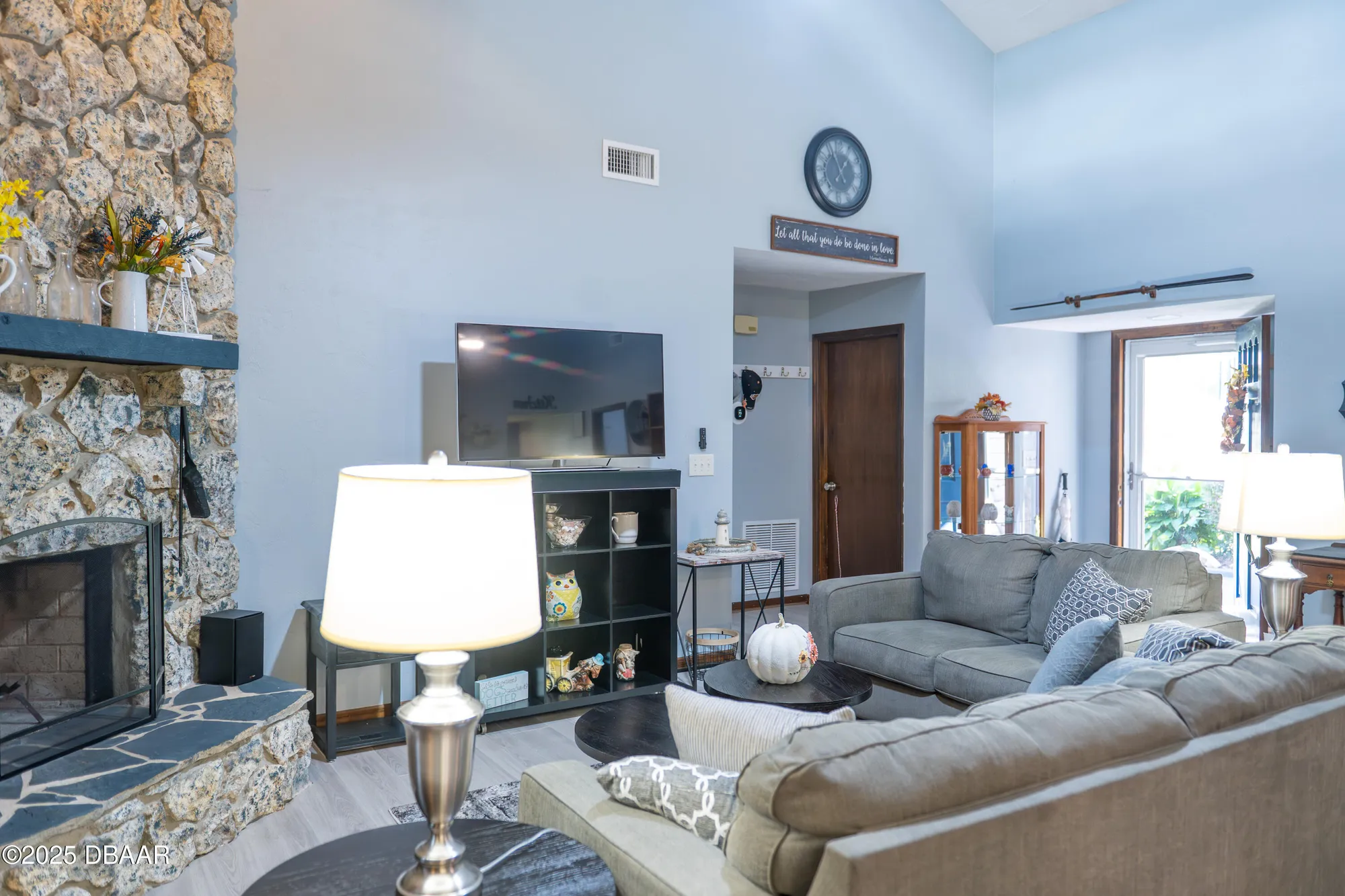 Property Slideshow image 4 of 41 | 5 skimmer cir, Daytona Beach, FL, 32119