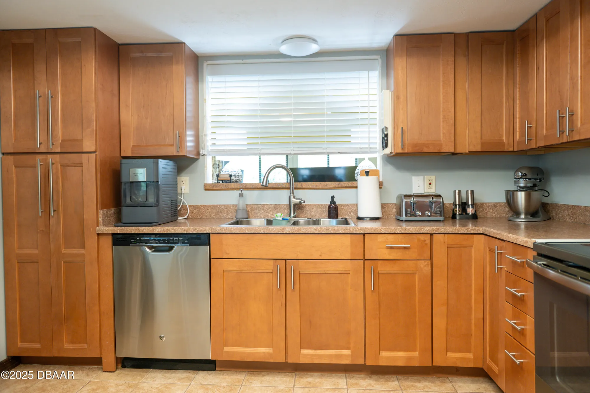 Property Slideshow image 8 of 41 | 5 skimmer cir, Daytona Beach, FL, 32119