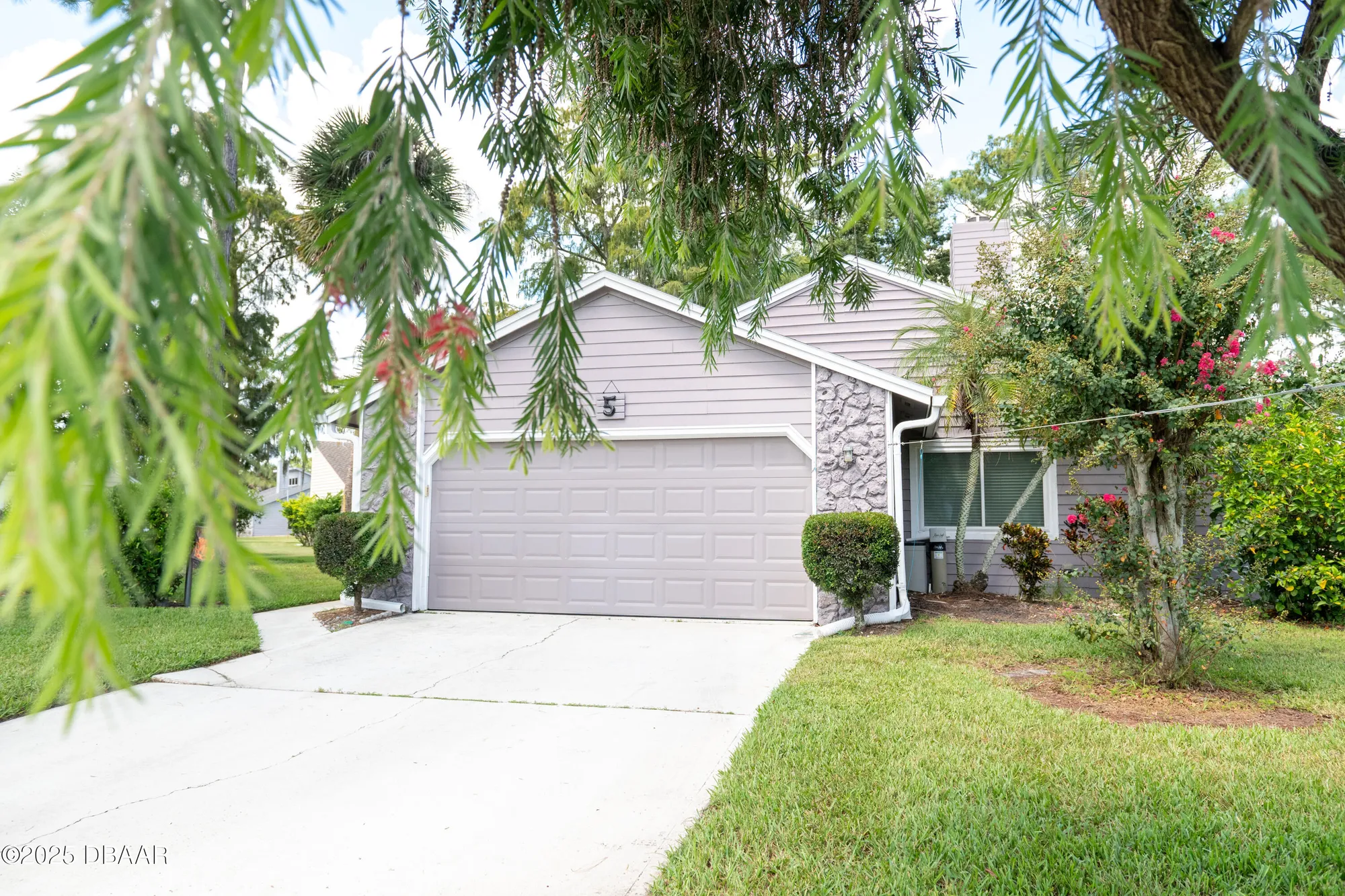 Property Slideshow image 1 of 41 | 5 skimmer cir, Daytona Beach, FL, 32119