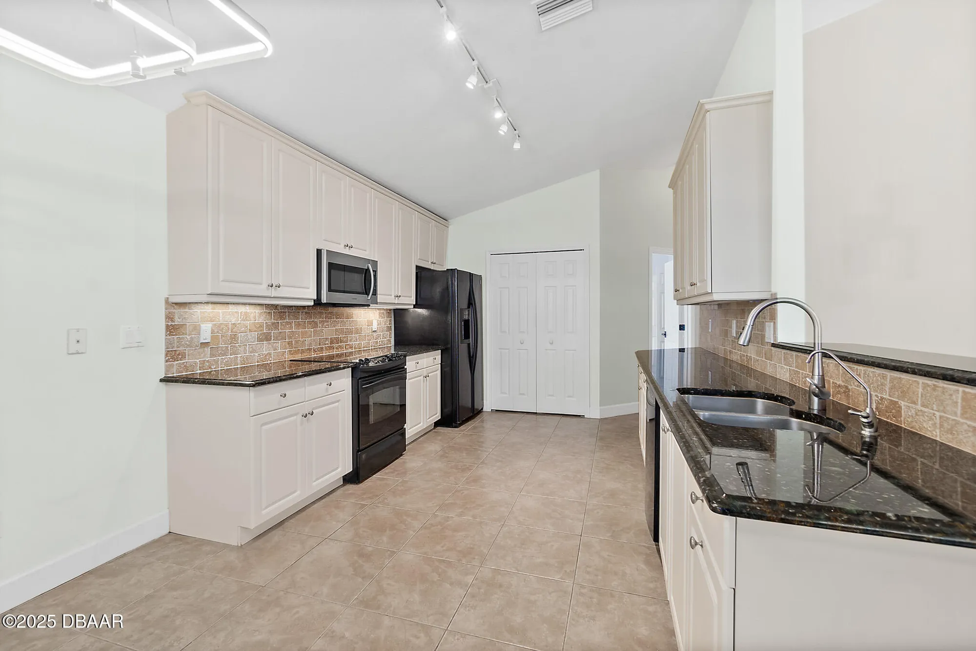 Property Slideshow image 8 of 36 | 1223 crown pointe ln, Ormond Beach, FL, 32174