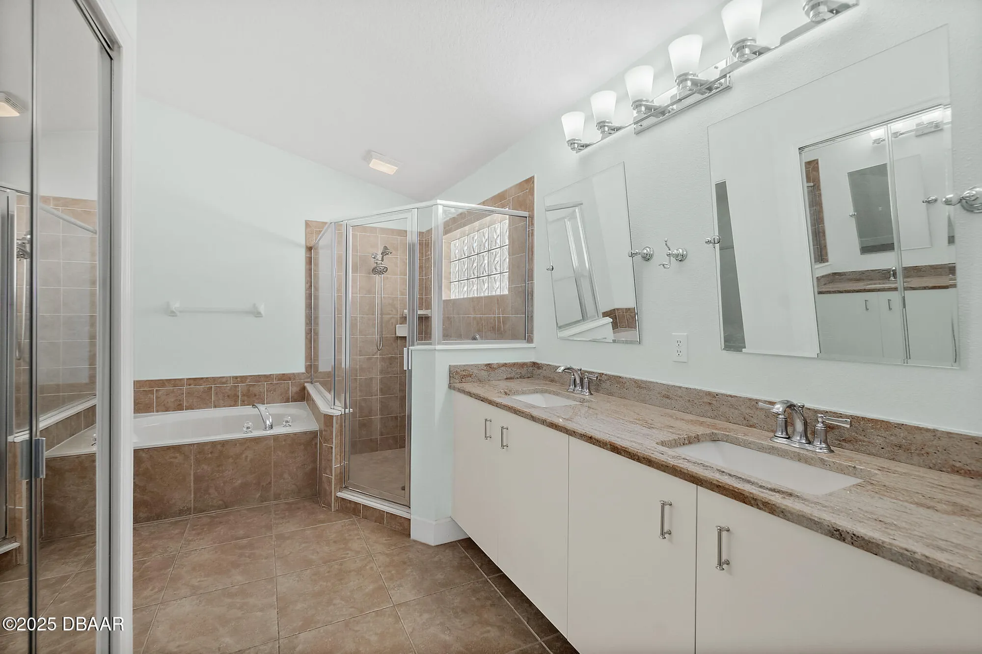 Property Slideshow image 13 of 36 | 1223 crown pointe ln, Ormond Beach, FL, 32174