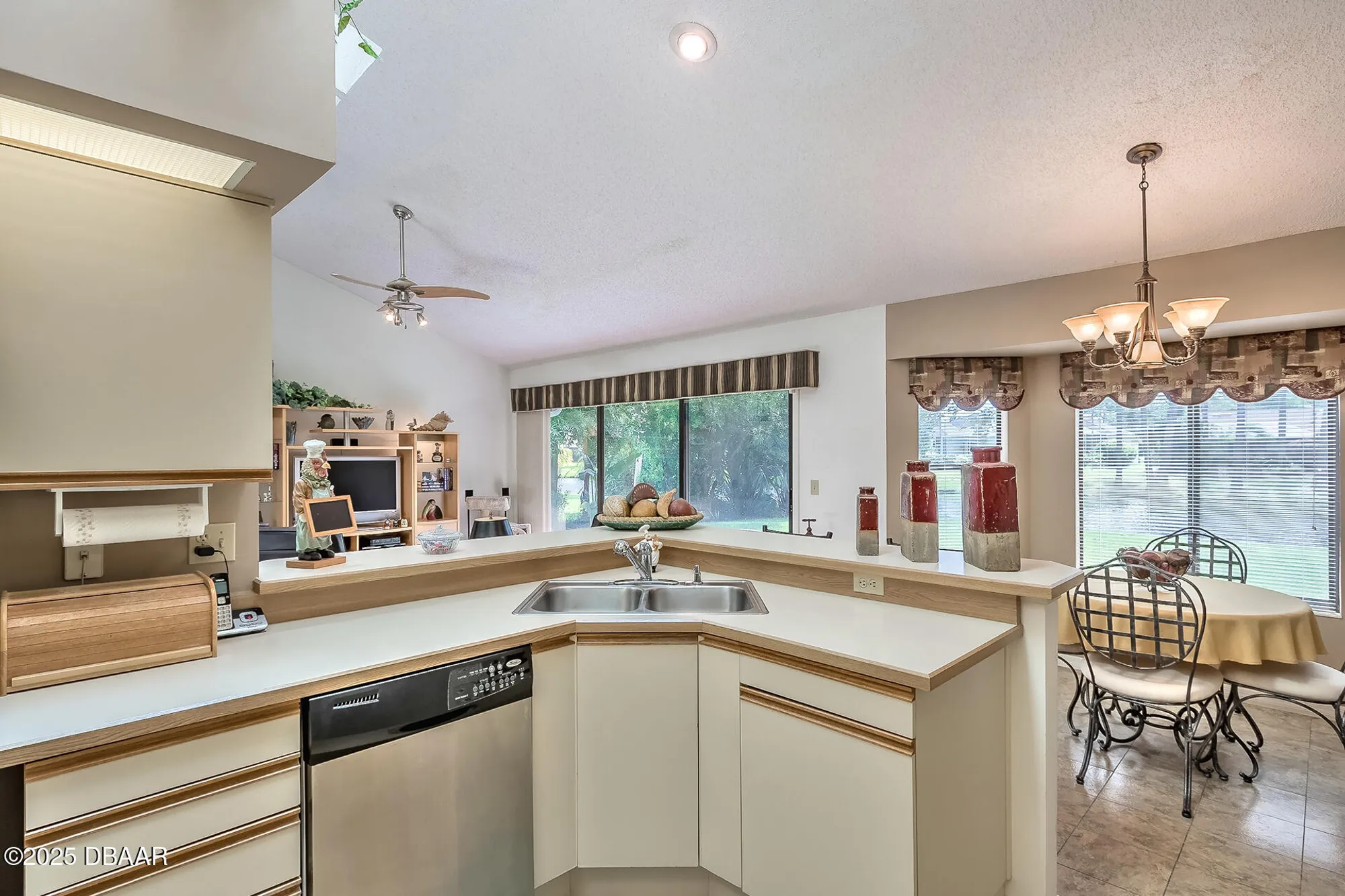 Property Slideshow image 10 of 50 | 157 woodcock ct, Daytona Beach, FL, 32119