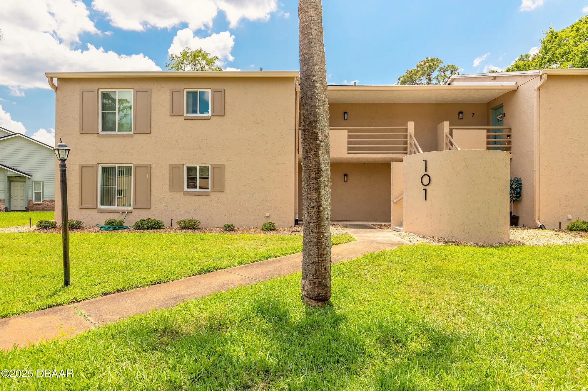 Property Slideshow image 2 of 46 | 101 bob white ct apt 1, Daytona Beach, FL, 32119