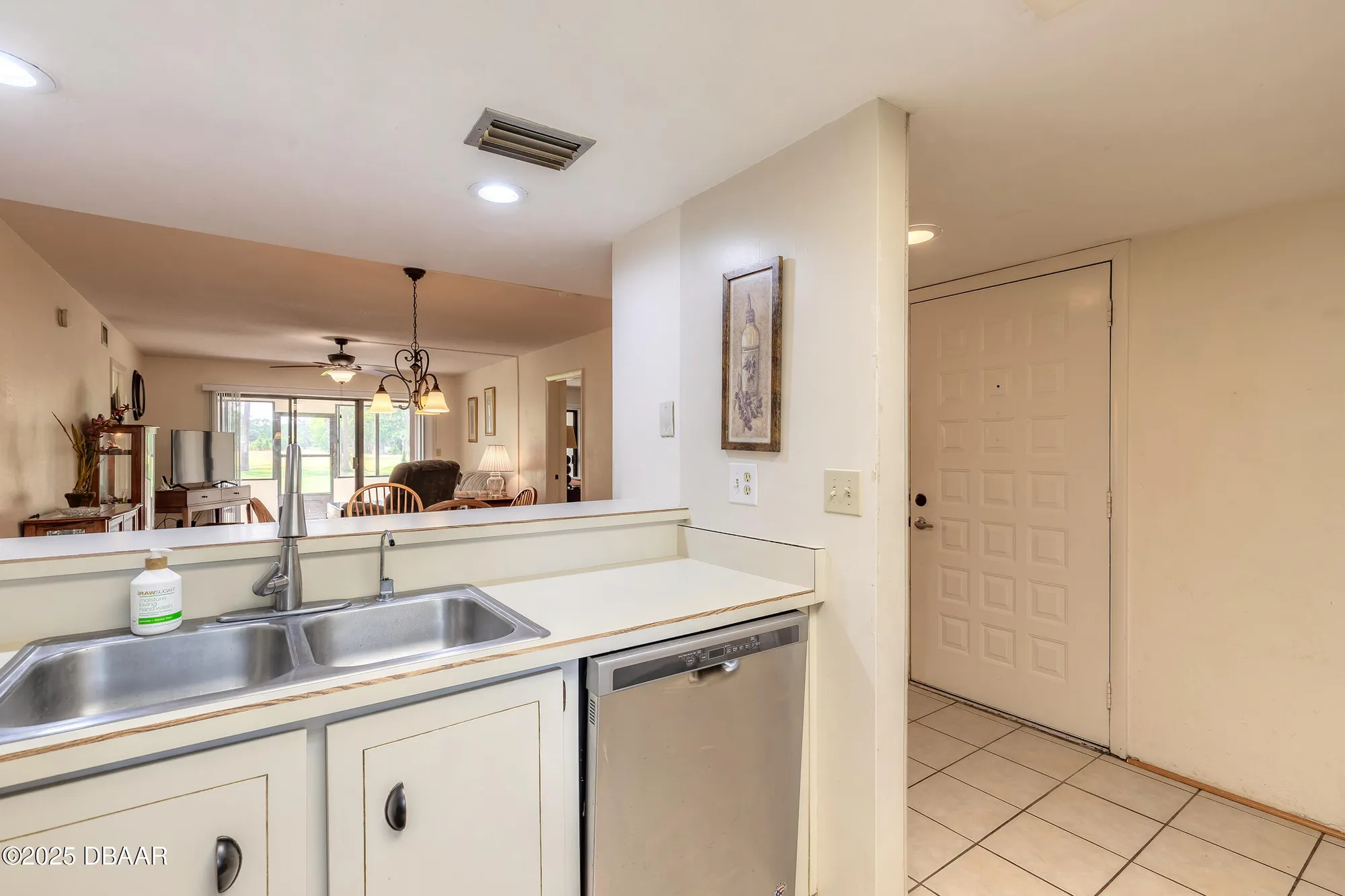 Property Slideshow image 11 of 46 | 101 bob white ct apt 1, Daytona Beach, FL, 32119