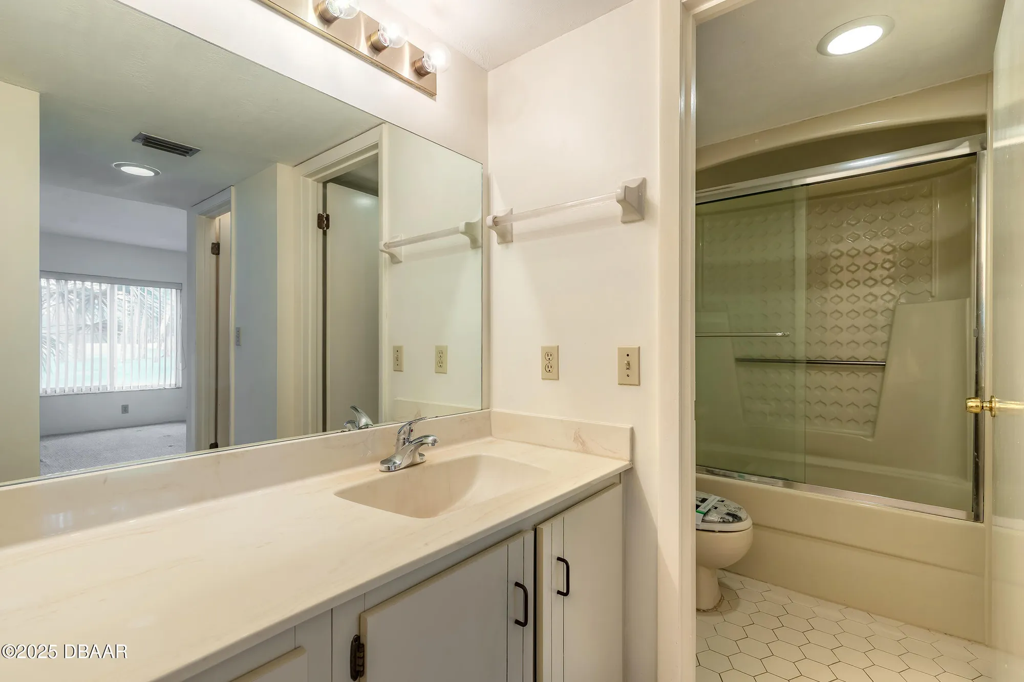 Property Slideshow image 29 of 46 | 101 bob white ct apt 1, Daytona Beach, FL, 32119