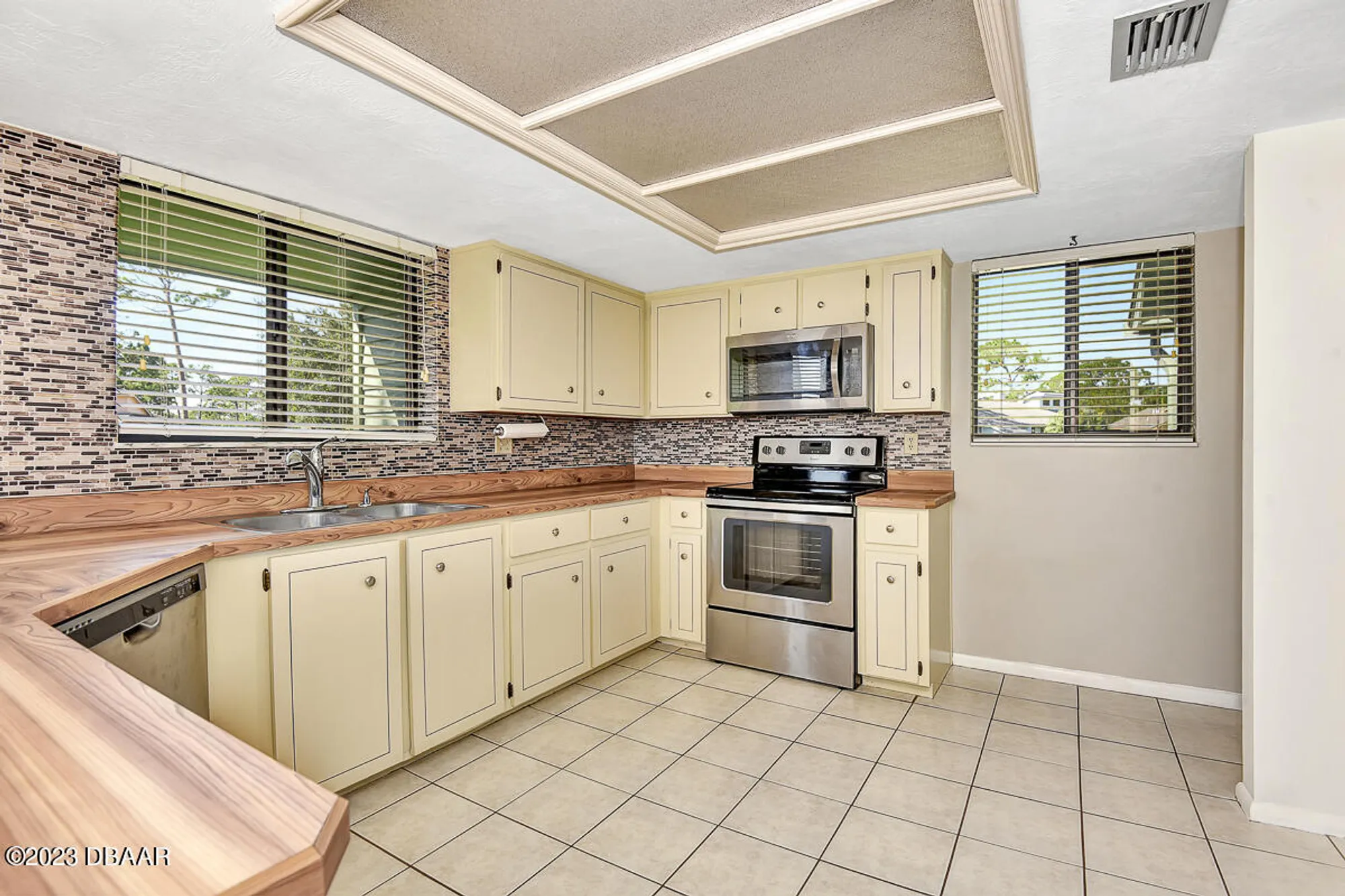 Property Slideshow image 10 of 50 | 114 blue heron dr d, Daytona Beach, FL, 32119
