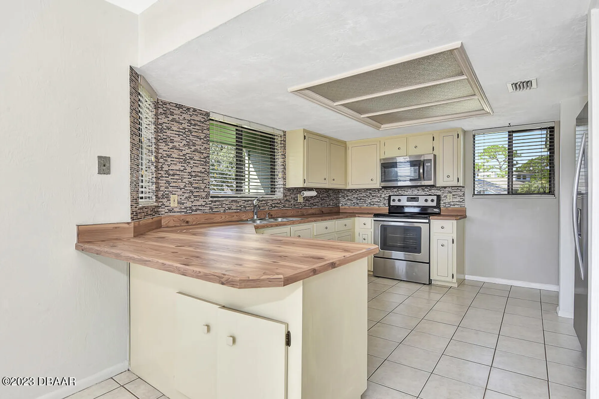 Property Slideshow image 11 of 50 | 114 blue heron dr d, Daytona Beach, FL, 32119