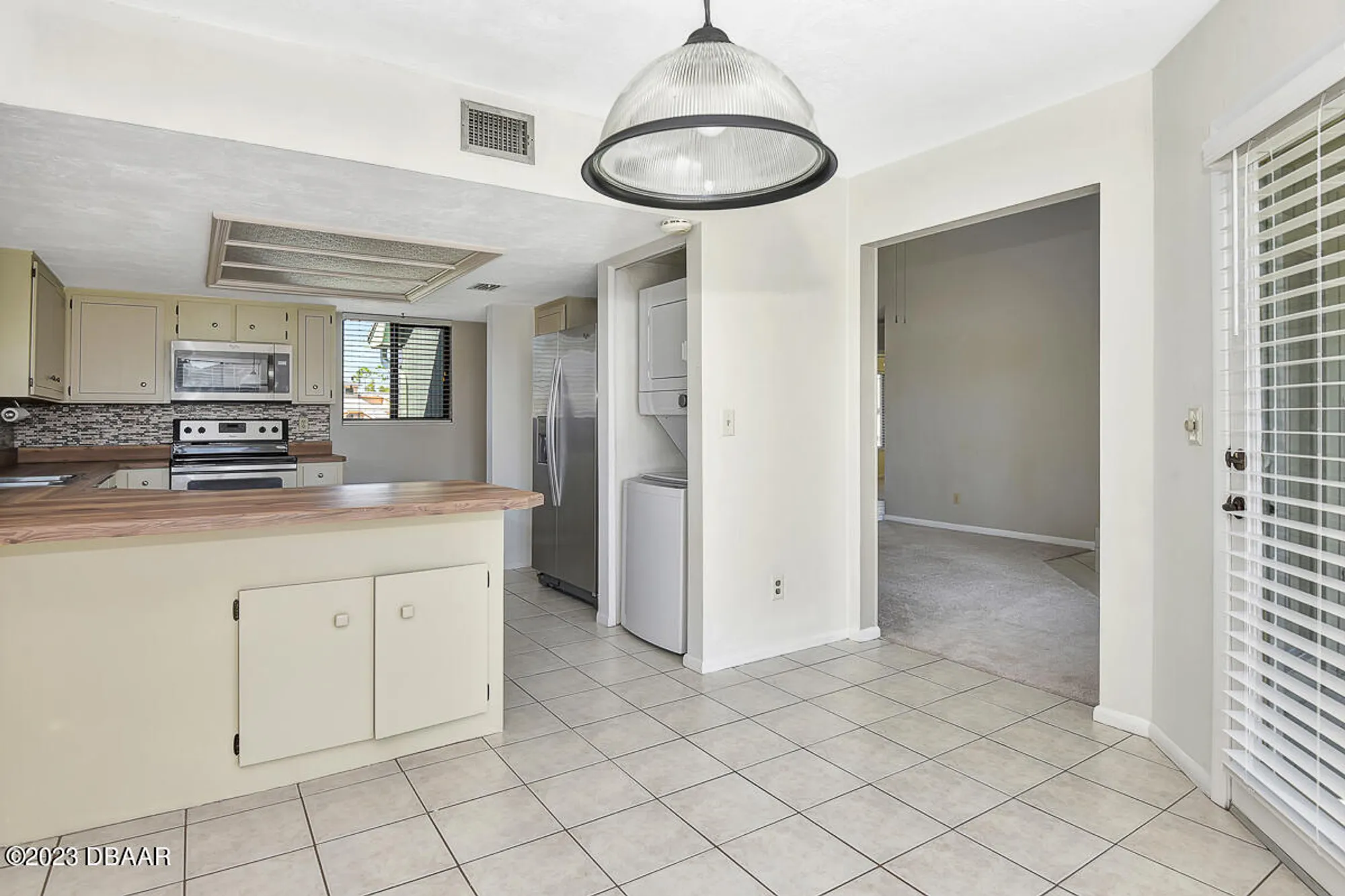 Property Slideshow image 13 of 50 | 114 blue heron dr d, Daytona Beach, FL, 32119