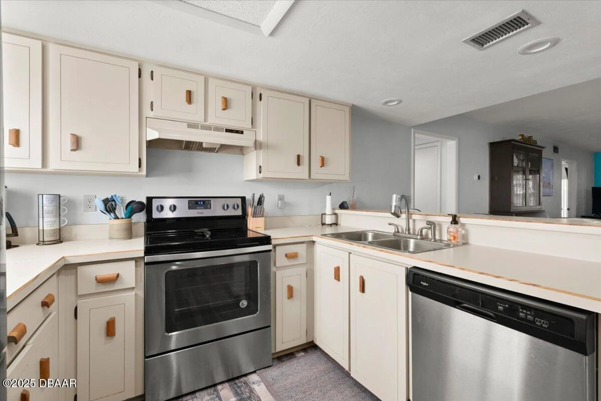 Property Slideshow image 5 of 28 | 102 bob white ct c, Daytona Beach, FL, 32119