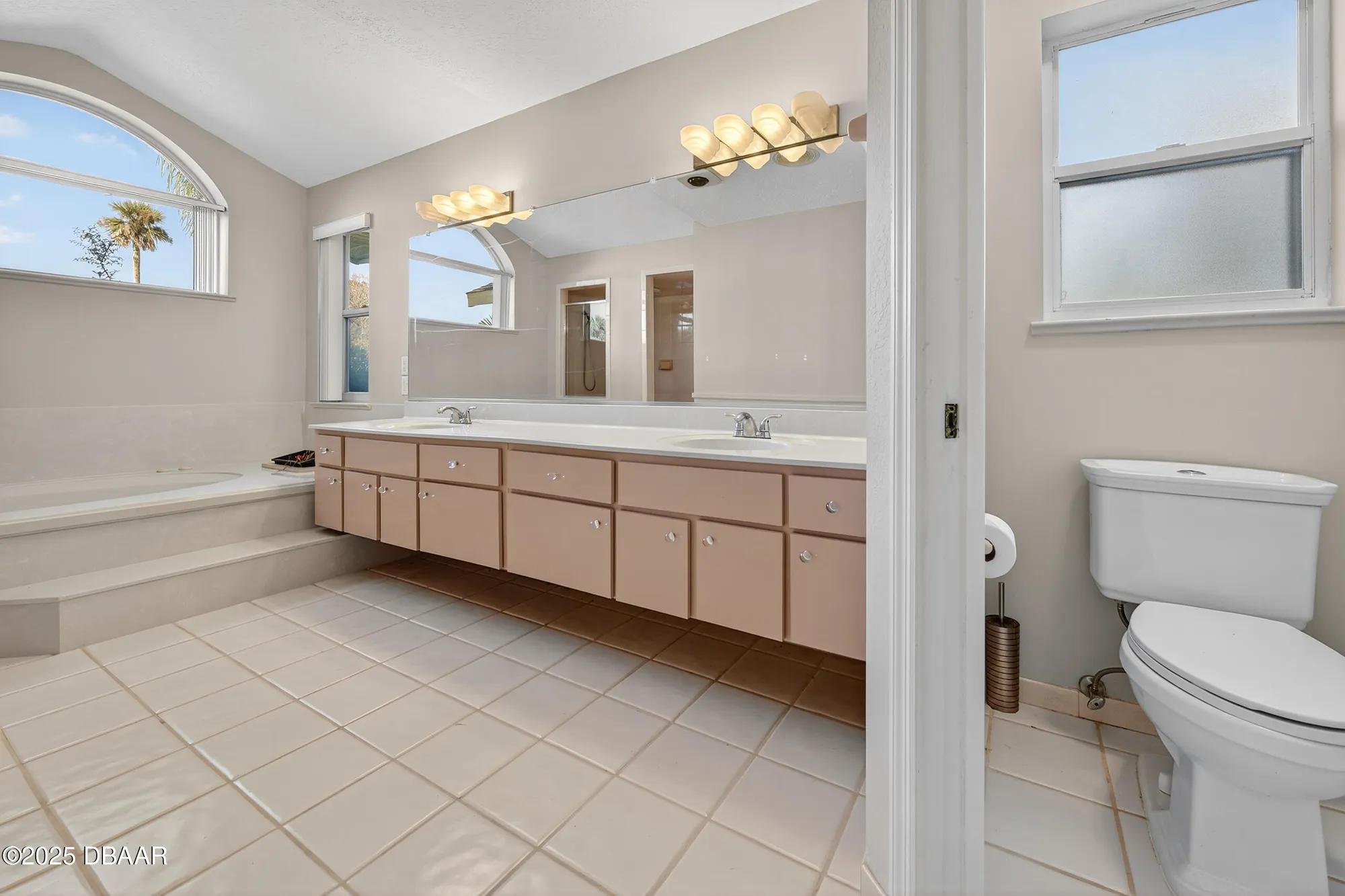 Property Slideshow image 11 of 20 | 17 magnolia dr n, Ormond Beach, FL, 32174