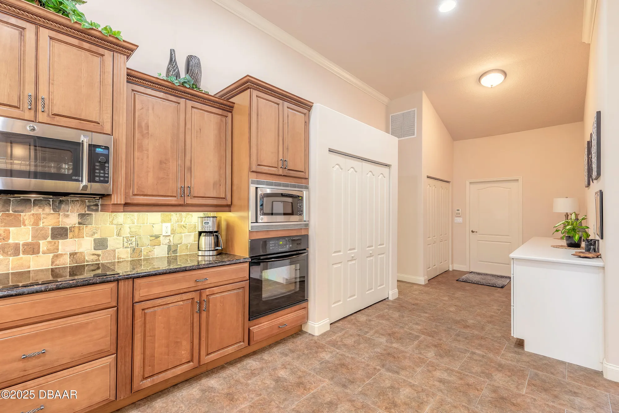 Property Slideshow image 14 of 49 | 1480 kilrush dr, Ormond Beach, FL, 32174