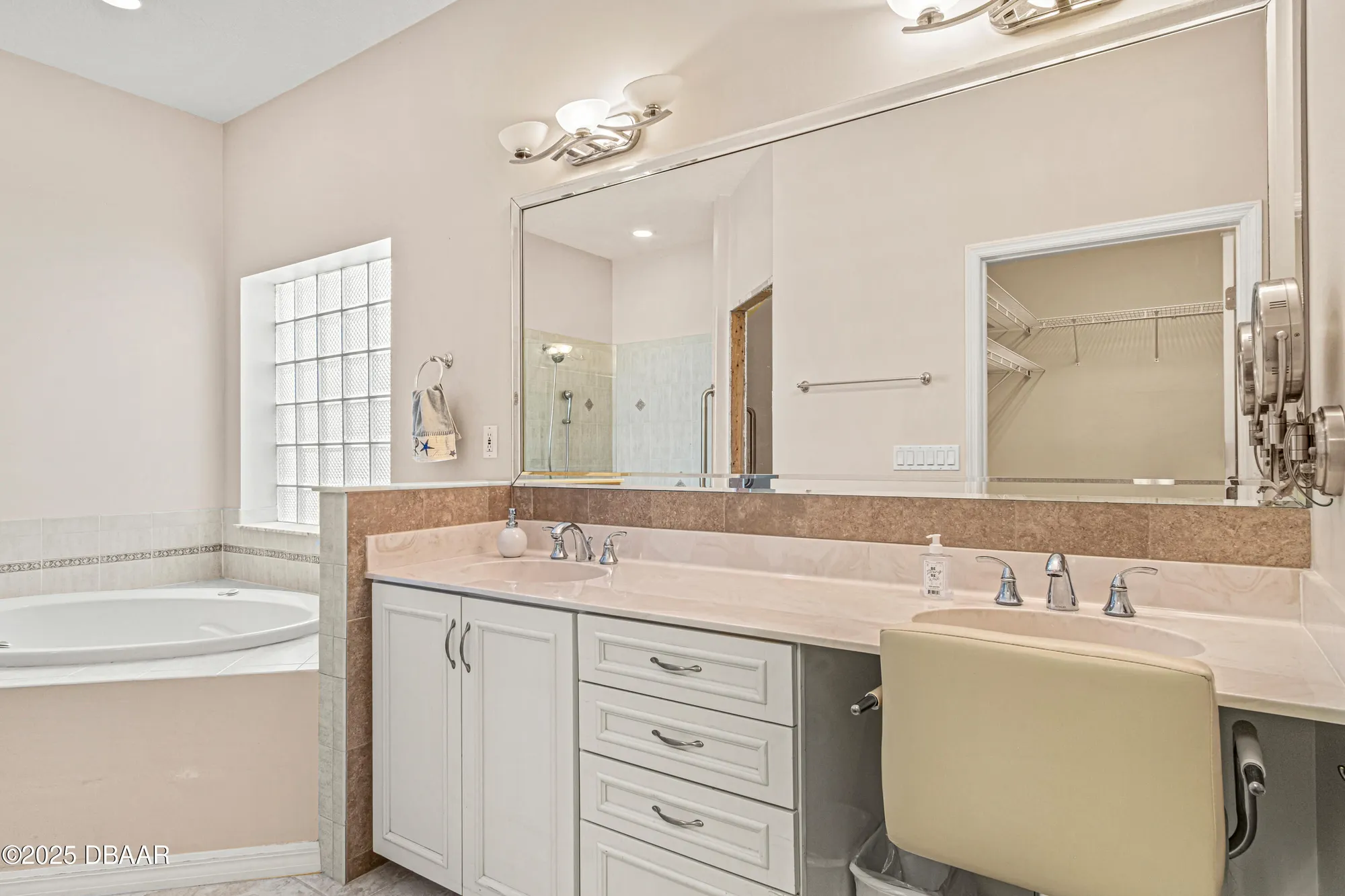 Property Slideshow image 21 of 37 | 1320 antrim cir, Ormond Beach, FL, 32174