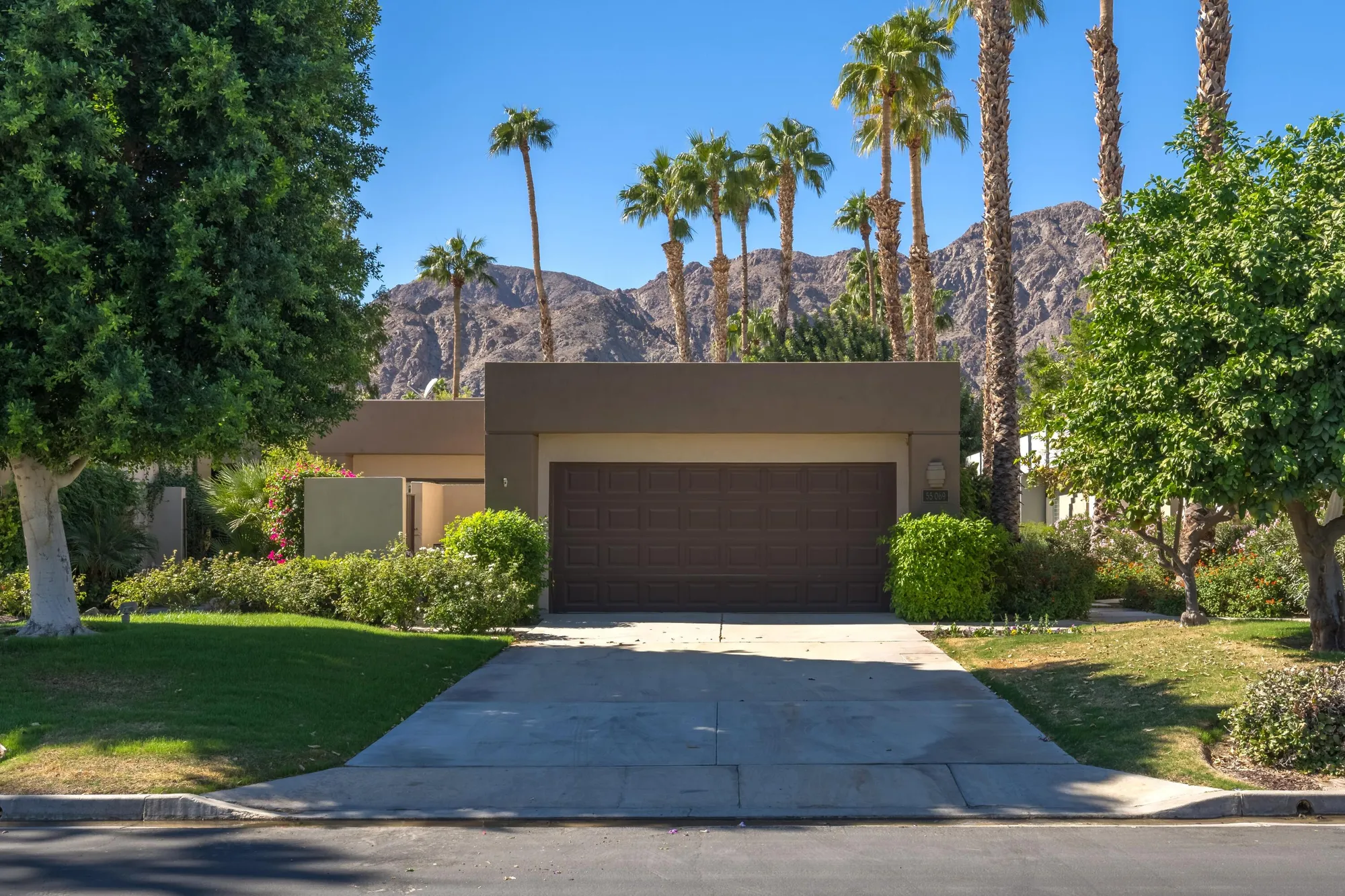 Property Slideshow image 2 of 33 | 55069 oakhill, La Quinta, CA, 92253