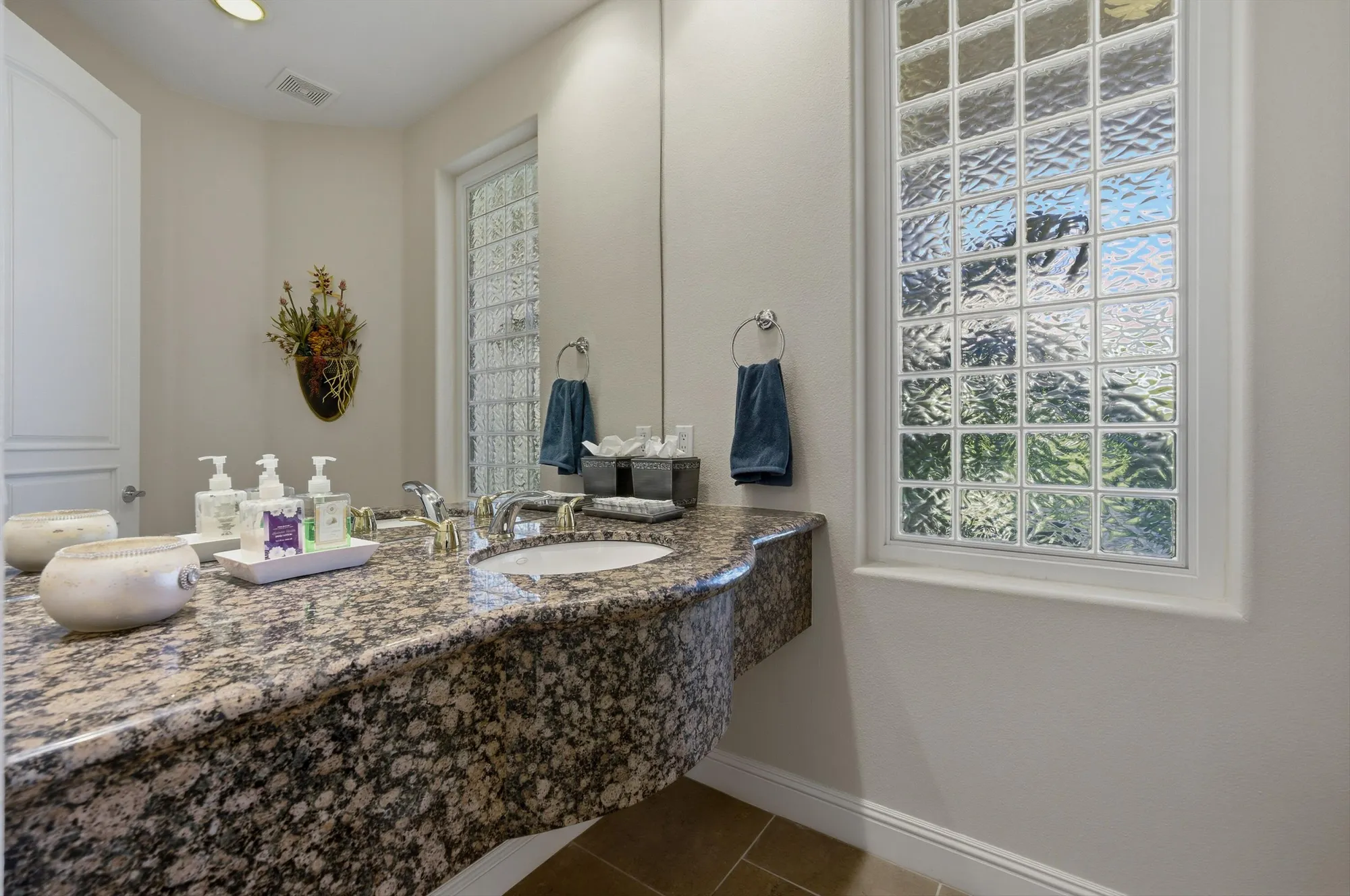 Property Slideshow image 21 of 35 | 55274 big spg, La Quinta, CA, 92253