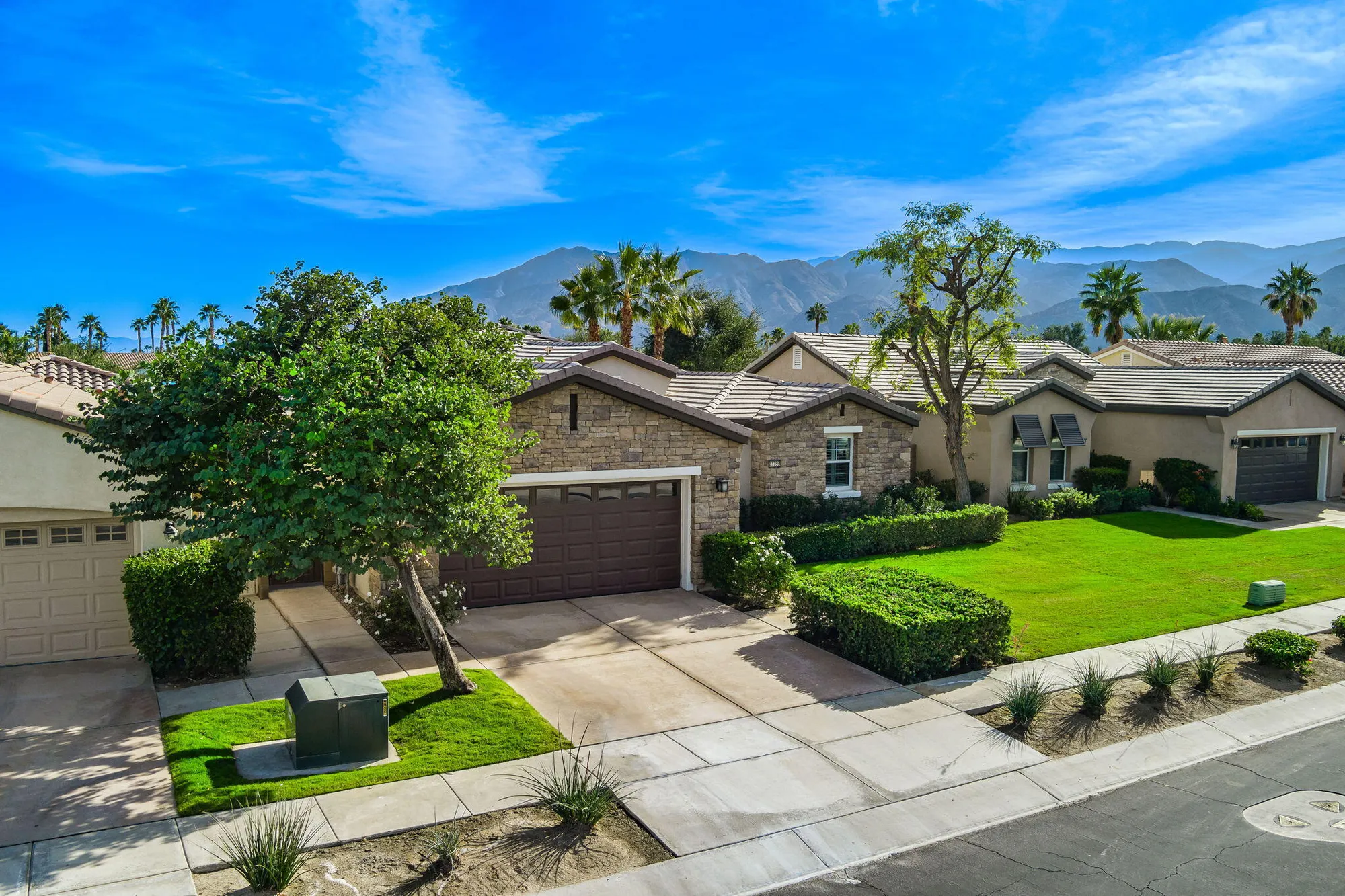 Property Slideshow image 2 of 88 | 81759 brittlebush ln, La Quinta, CA, 92253