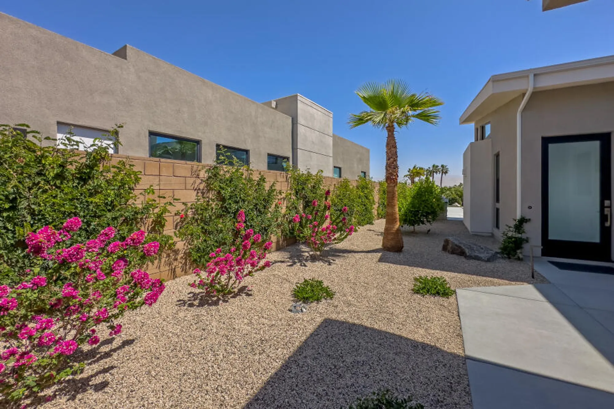 Property Slideshow image 7 of 38 | 960 patina ln, Palm Springs, CA, 92262