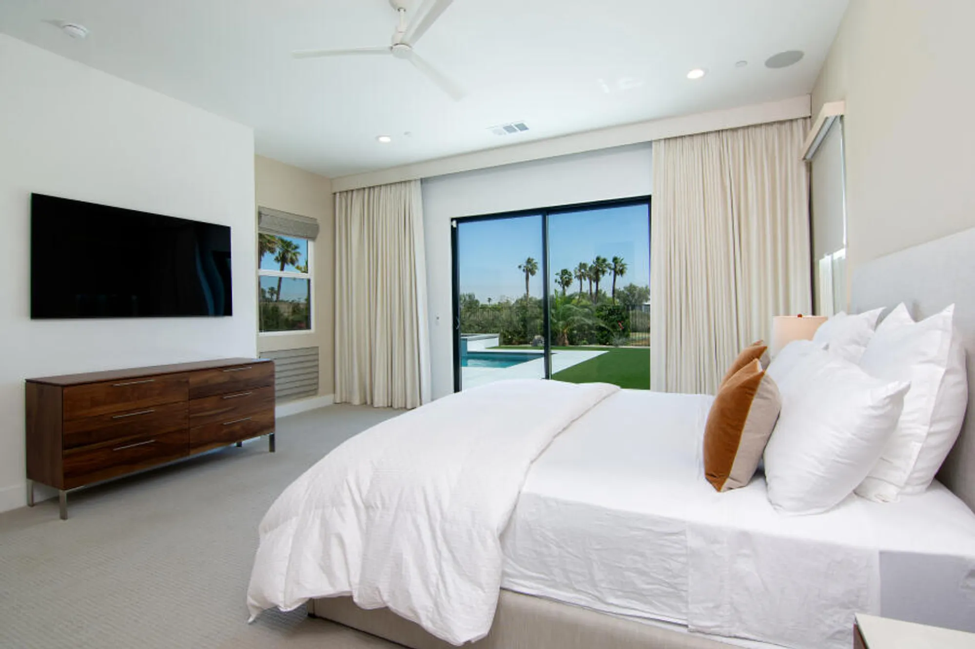 Property Slideshow image 16 of 38 | 960 patina ln, Palm Springs, CA, 92262