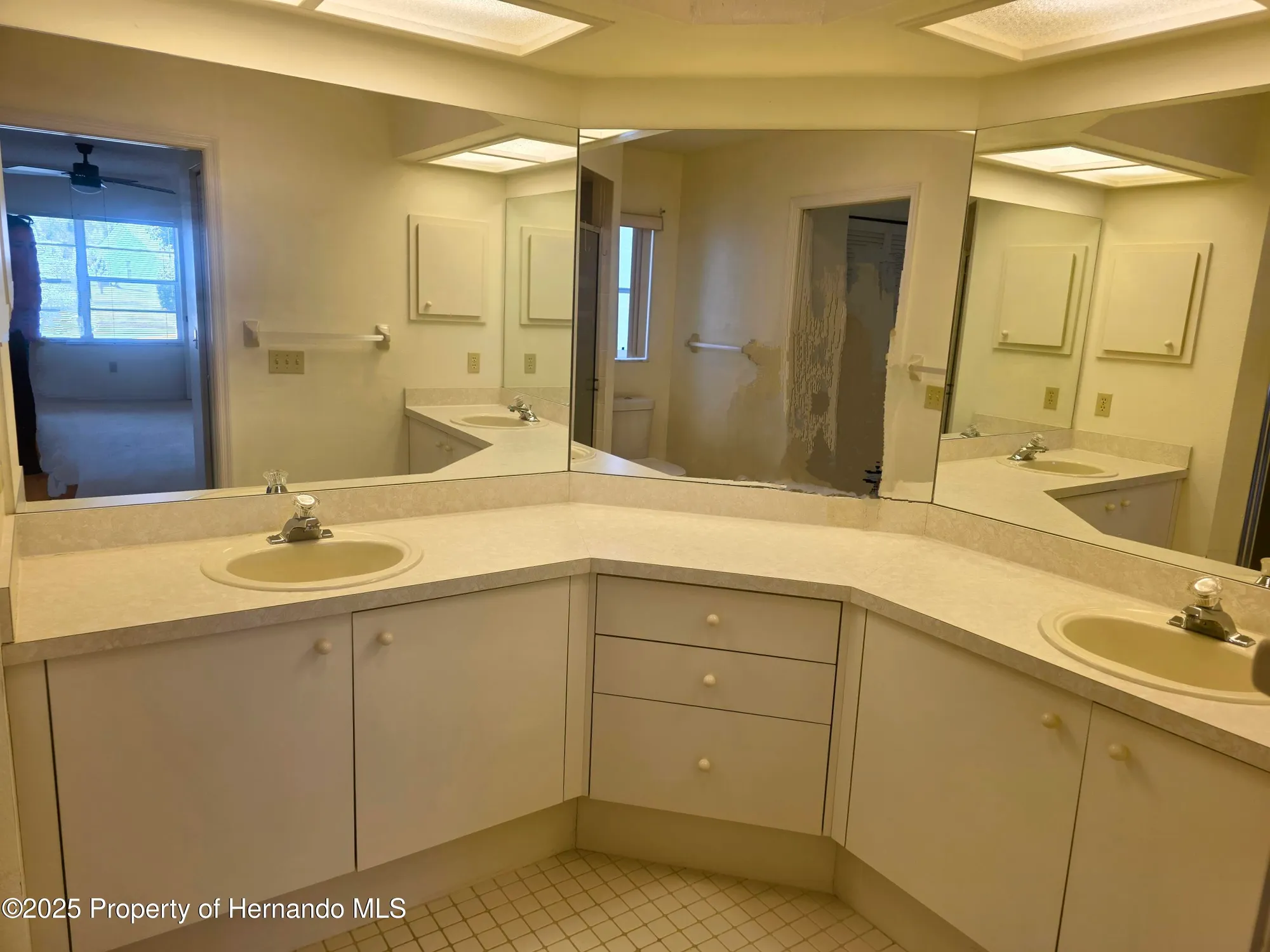 Property Slideshow image 17 of 46 | 9843 saint joseph ct, New Port Richey, FL, 34655