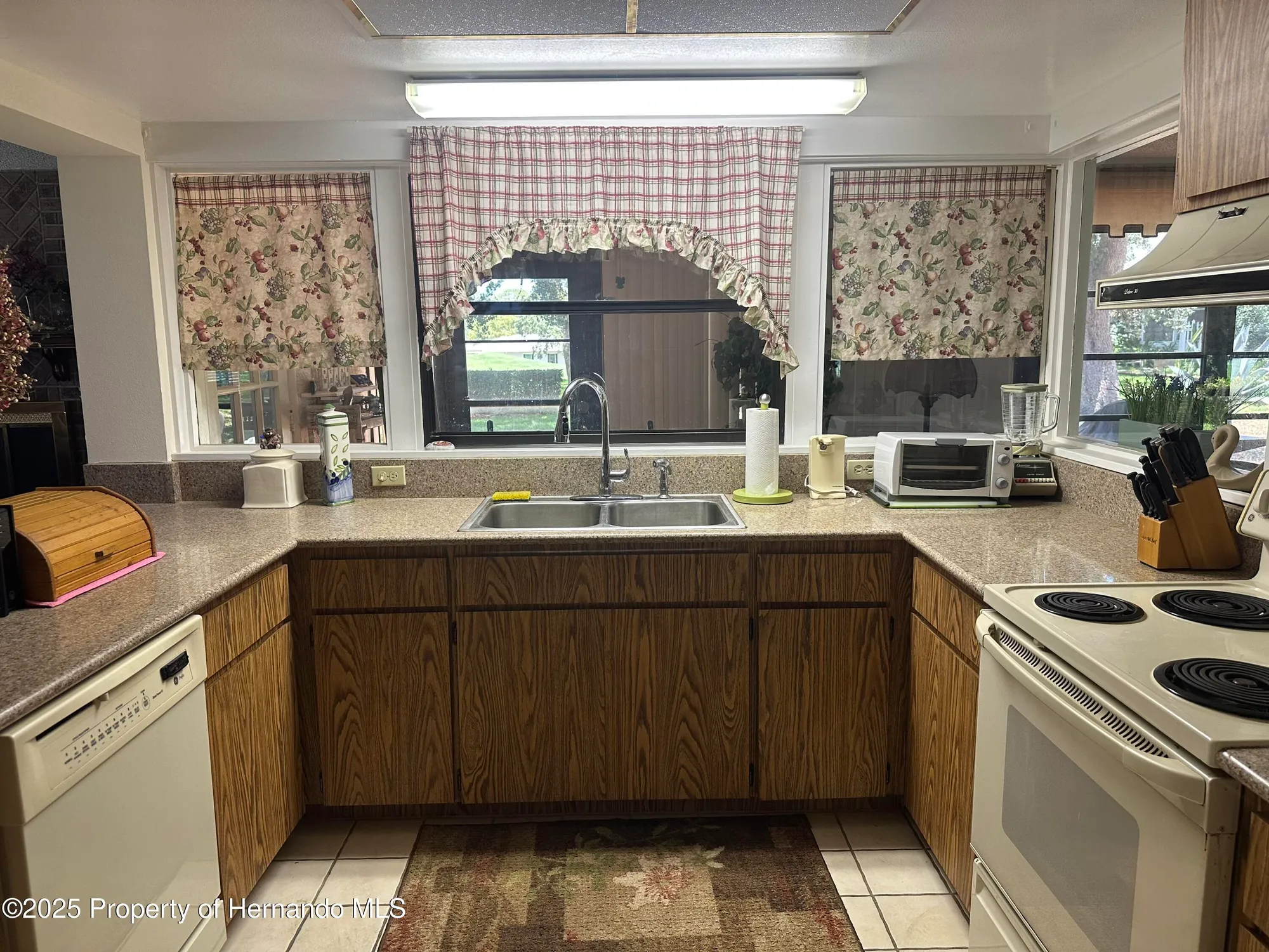 Property Slideshow image 14 of 50 | 2351 palm springs ct, Spring Hill, FL, 34606