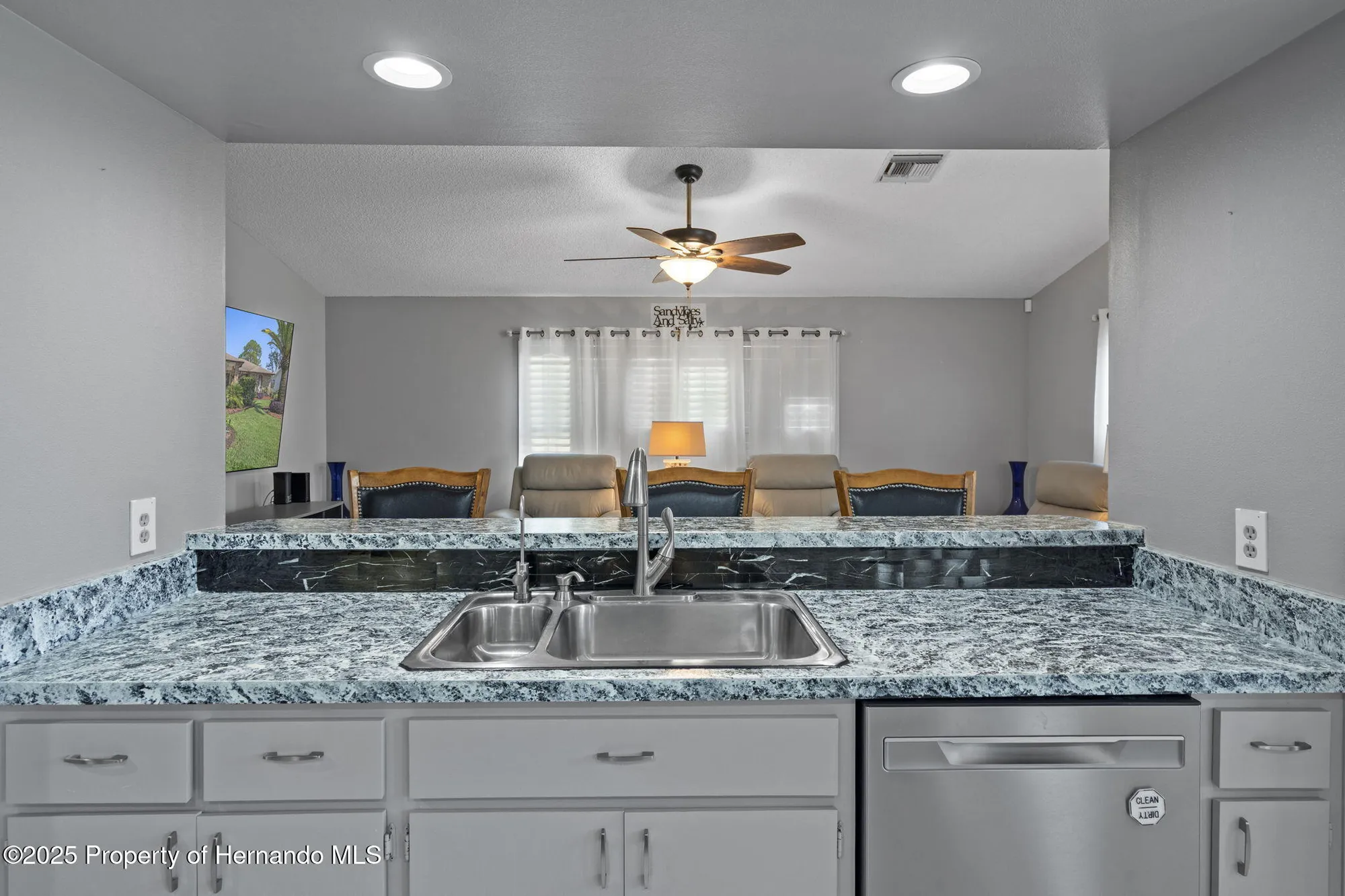 Property Slideshow image 12 of 68 | 7099 pond view ct, Spring Hill, FL, 34606