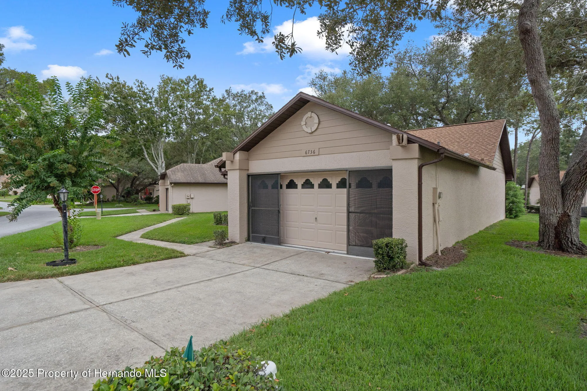 Property Slideshow image 3 of 88 | 6736 oak cluster cir, Spring Hill, FL, 34606