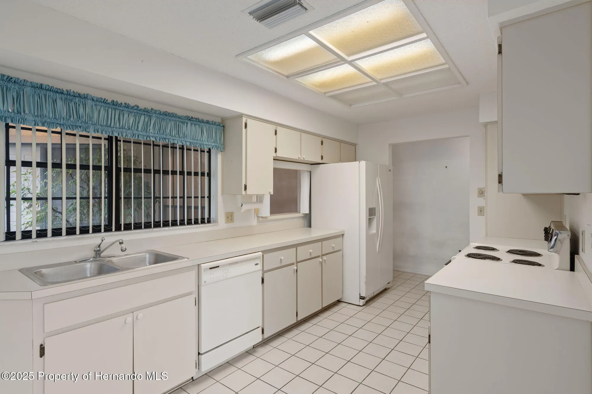 Property Slideshow image 17 of 88 | 6736 oak cluster cir, Spring Hill, FL, 34606