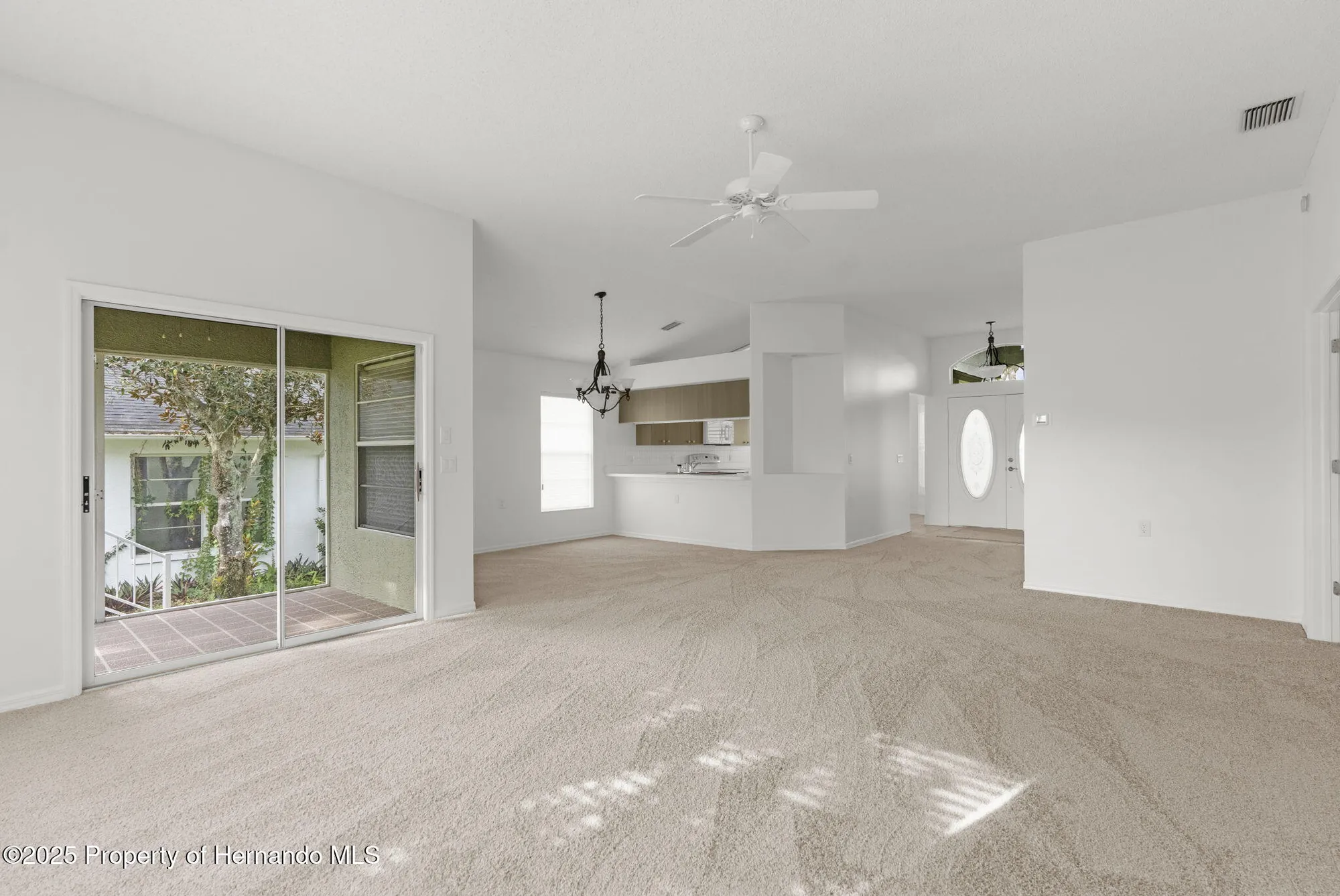 Property Slideshow image 7 of 31 | 7490 bridgewater ln, Spring Hill, FL, 34606