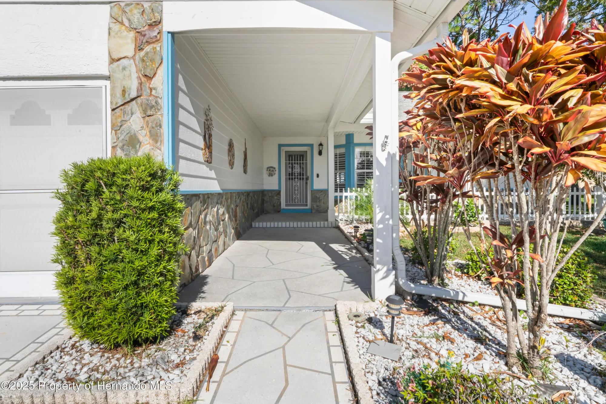 Property Slideshow image 4 of 107 | 7107 pond view ct, Spring Hill, FL, 34606