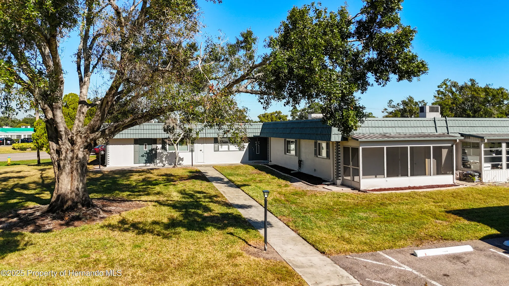 Property Slideshow image 31 of 37 | 1811 bedford ln, Sun City Center, FL, 33573