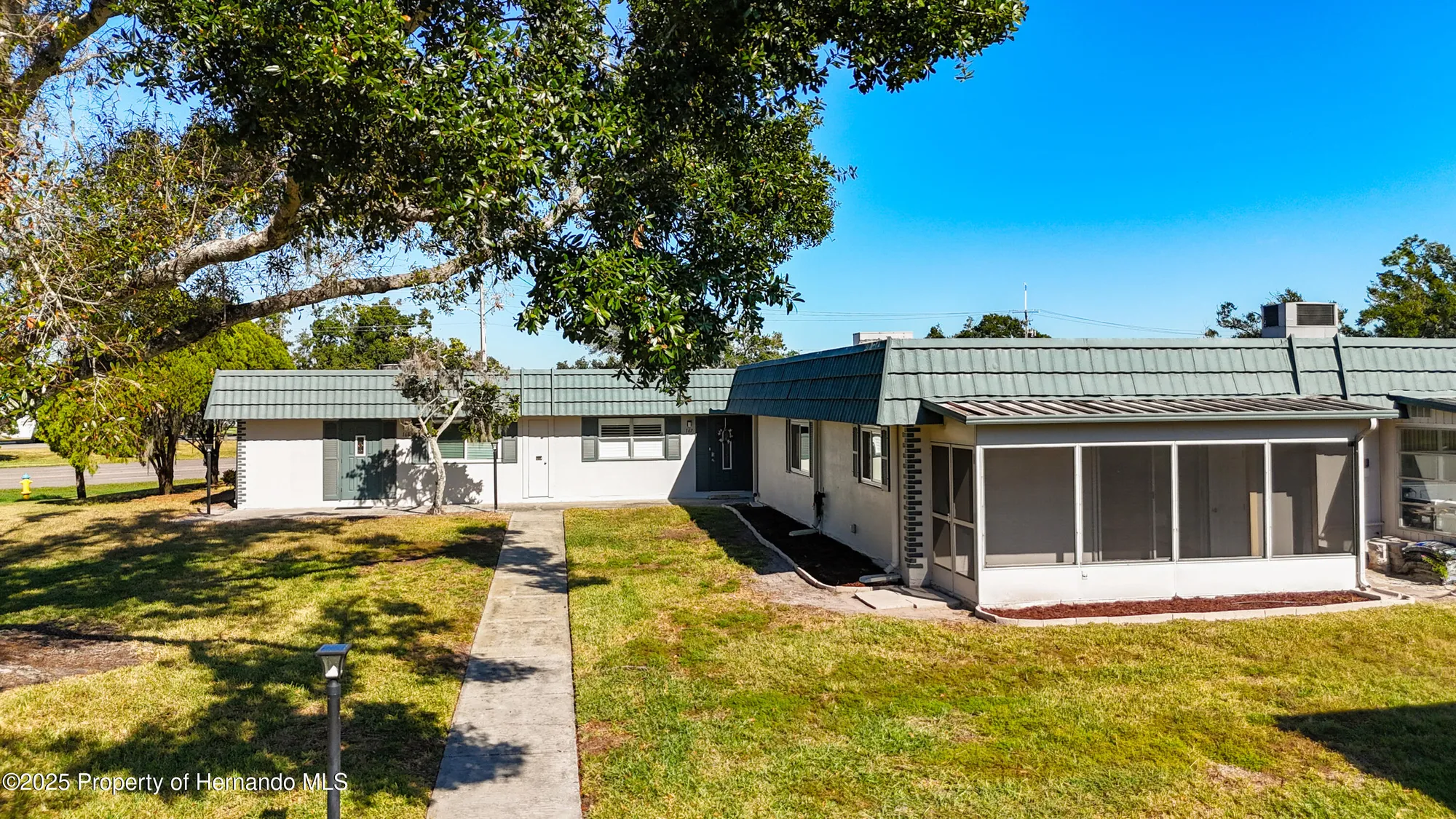 Property Slideshow image 3 of 37 | 1811 bedford ln, Sun City Center, FL, 33573