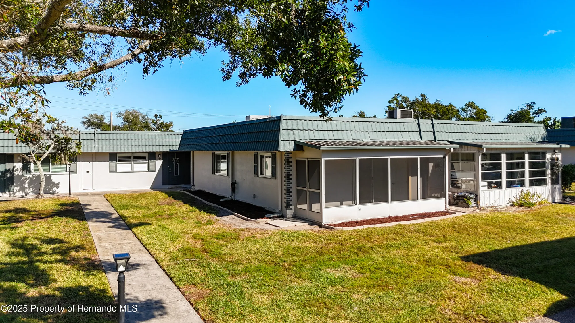 Property Slideshow image 4 of 37 | 1811 bedford ln, Sun City Center, FL, 33573