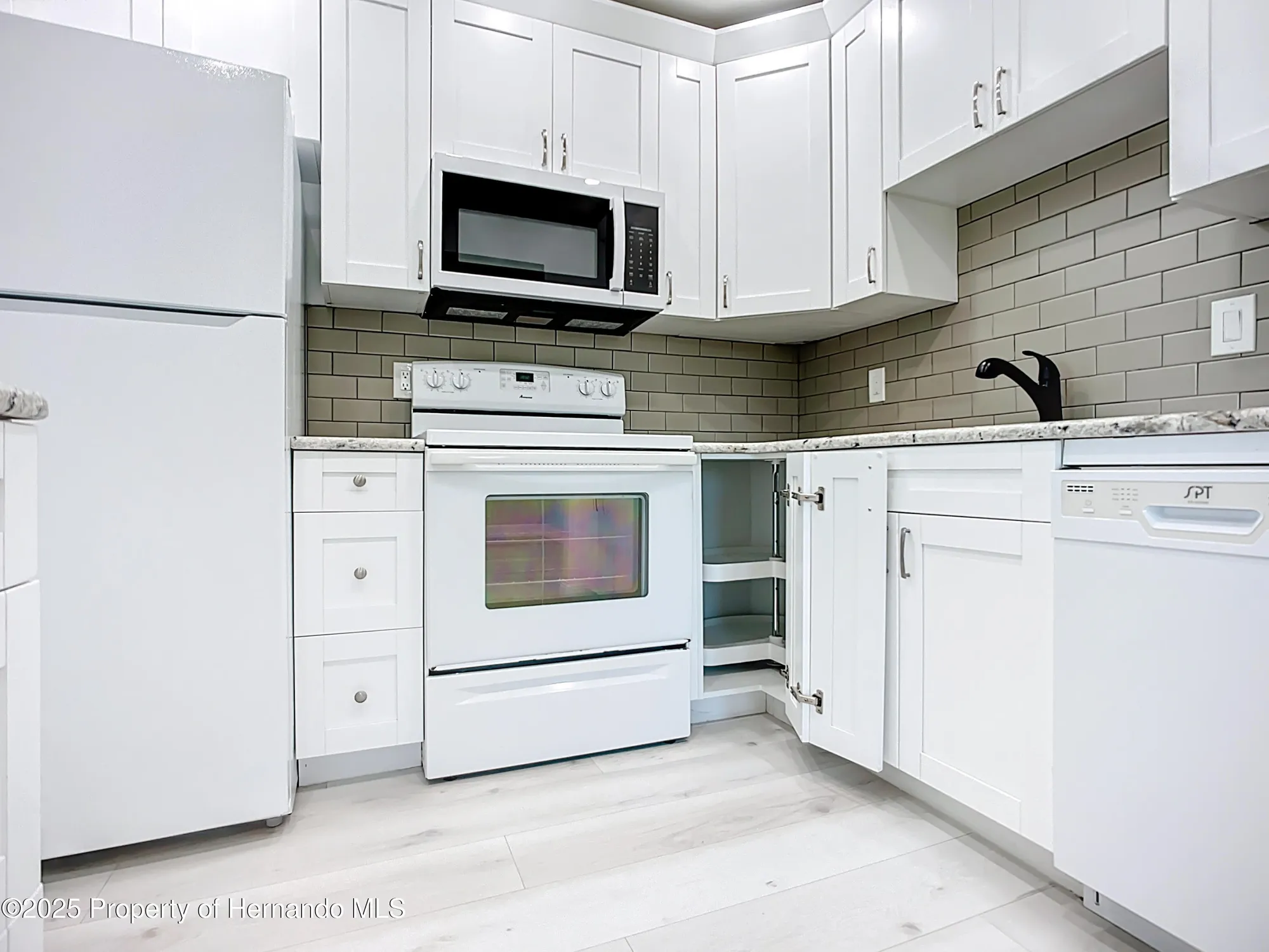 Property Slideshow image 16 of 37 | 1811 bedford ln, Sun City Center, FL, 33573