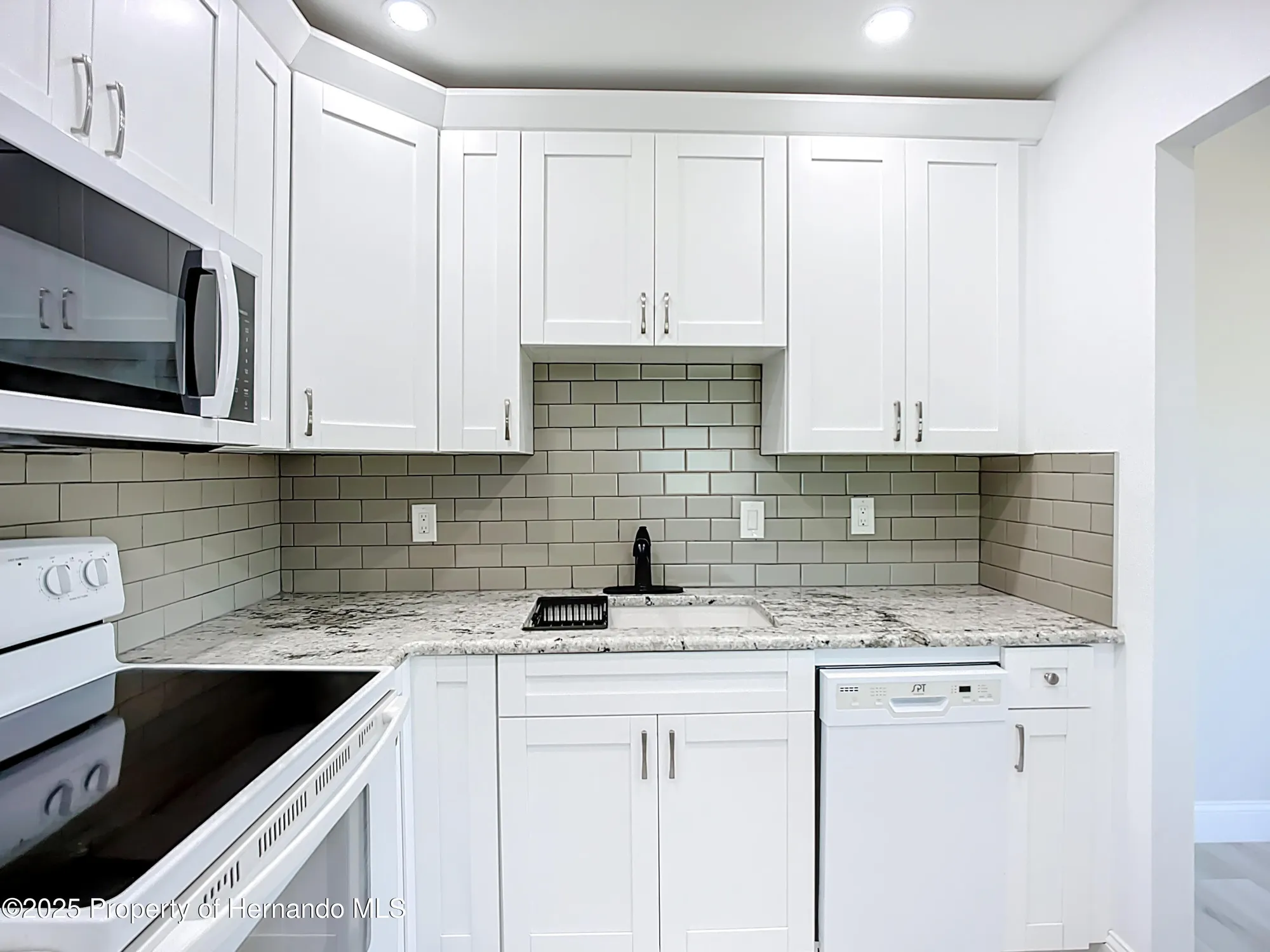 Property Slideshow image 15 of 37 | 1811 bedford ln, Sun City Center, FL, 33573