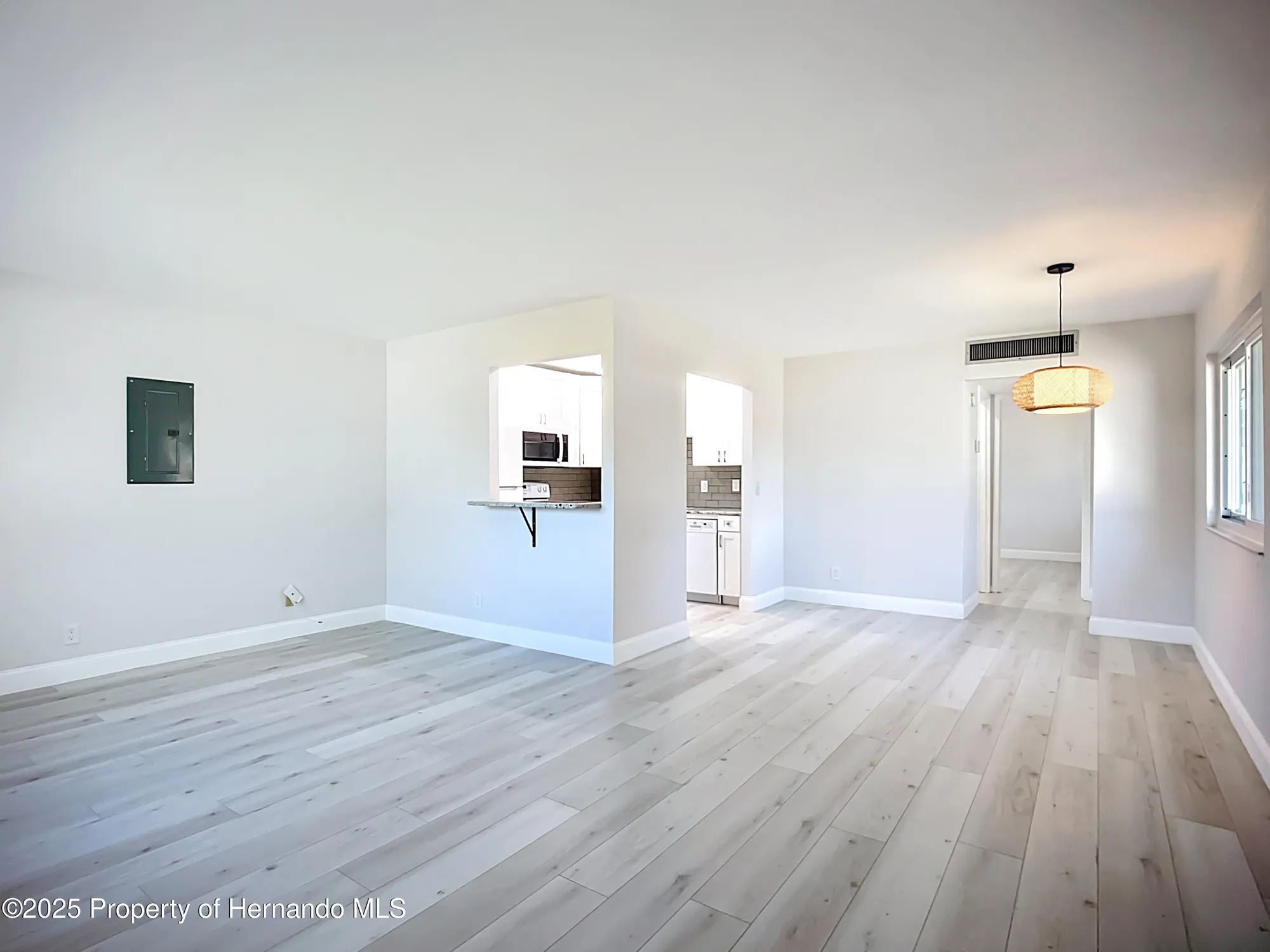 Property Slideshow image 6 of 37 | 1811 bedford ln, Sun City Center, FL, 33573