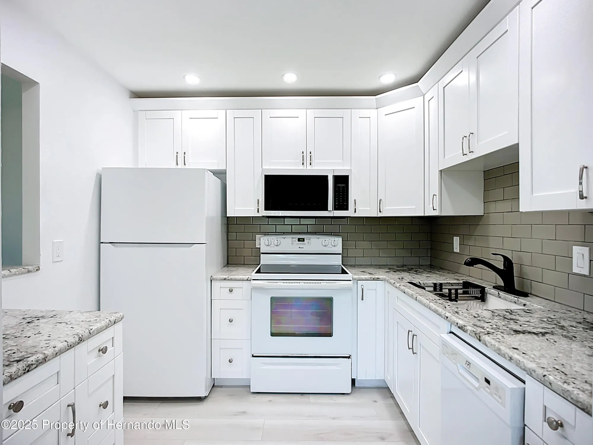 Property Slideshow image 13 of 37 | 1811 bedford ln, Sun City Center, FL, 33573